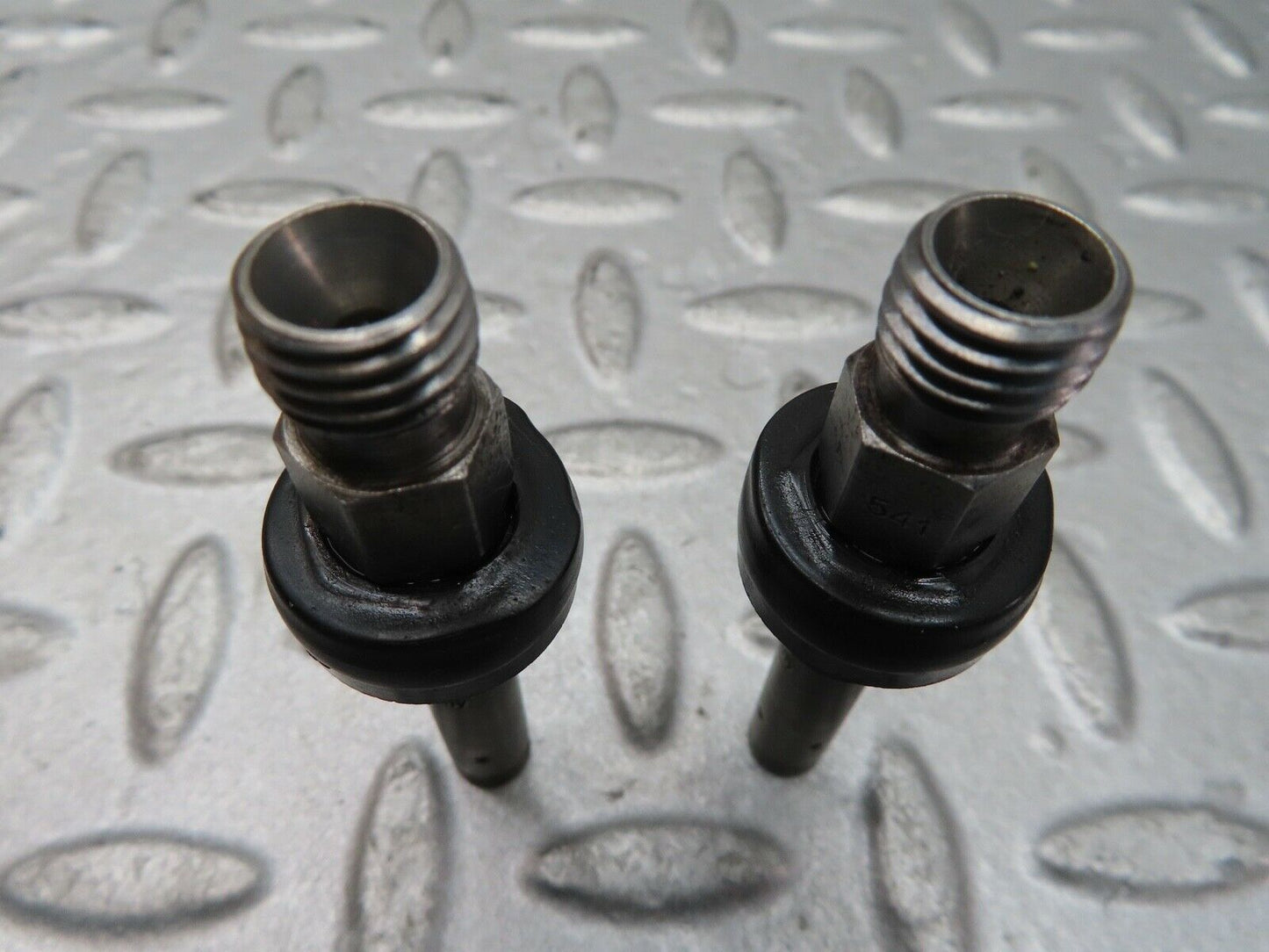 16949 Mercedes-Benz C123 280CE Coupe 2x Fuel Injectors Bosch 0437502010