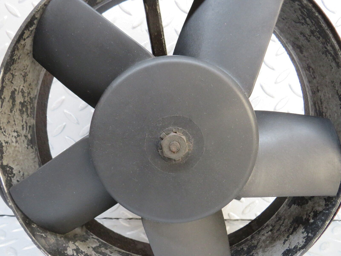 37596 Mercedes-Benz W109 300SEL Engine Cooling Fan