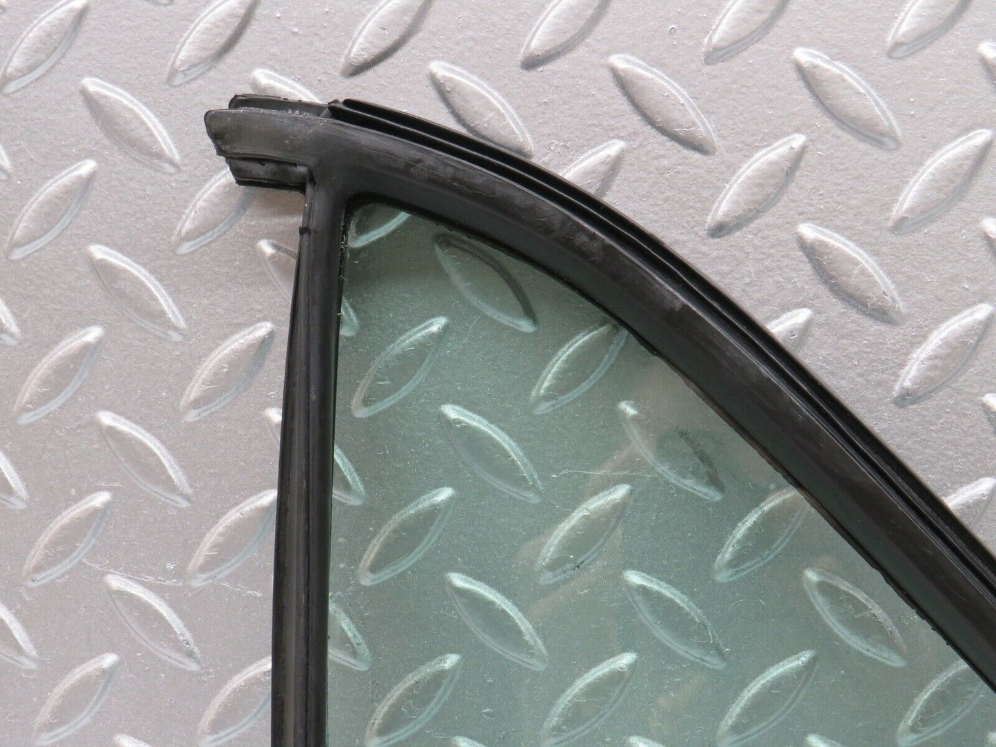 33142 Mercedes-Benz W123 Rear Right Quarter Window Glass 1237350224