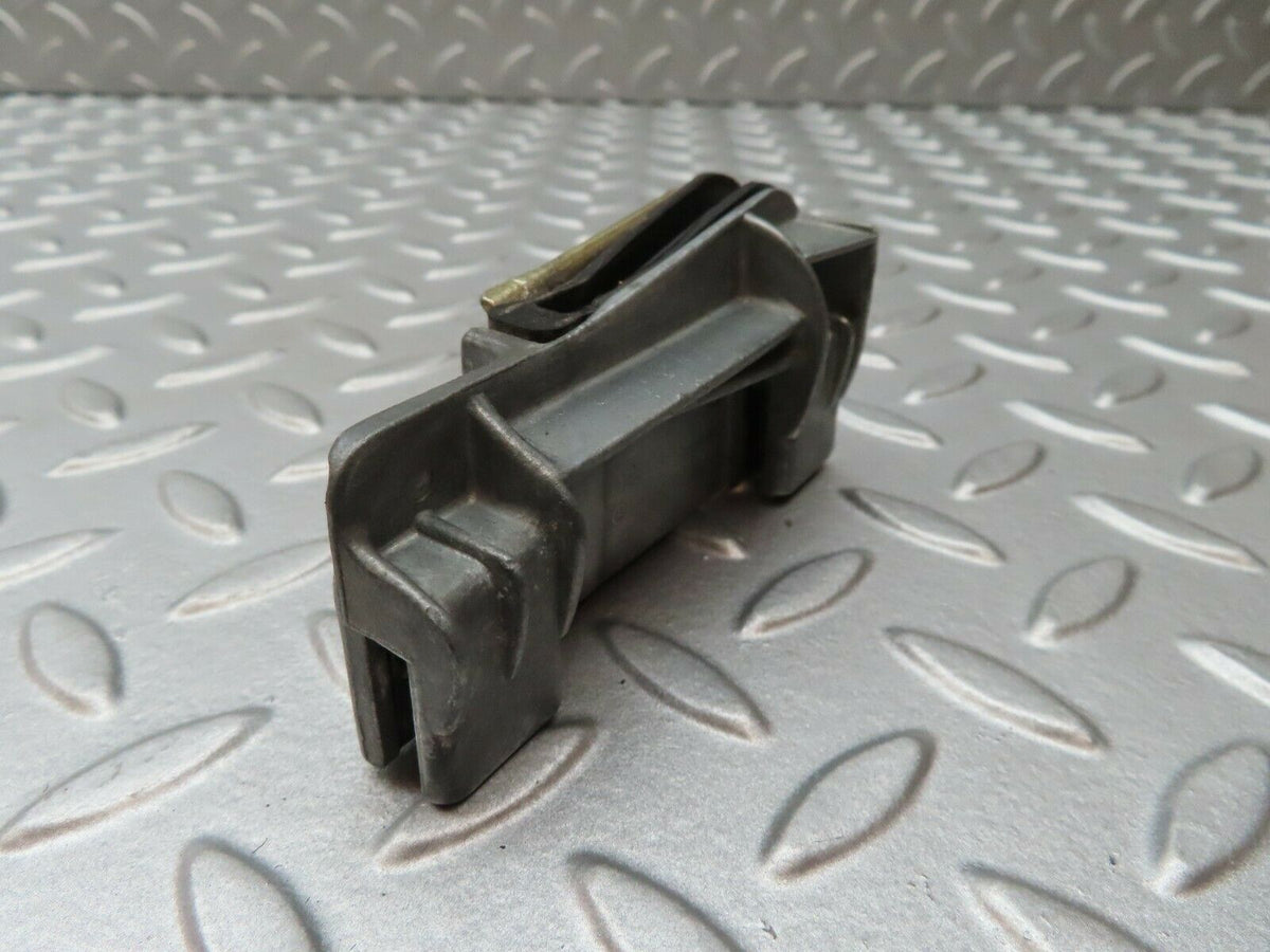 4139 Mercedes-Benz C123 280CE Fixing Clip To The Door Glass 1237250132