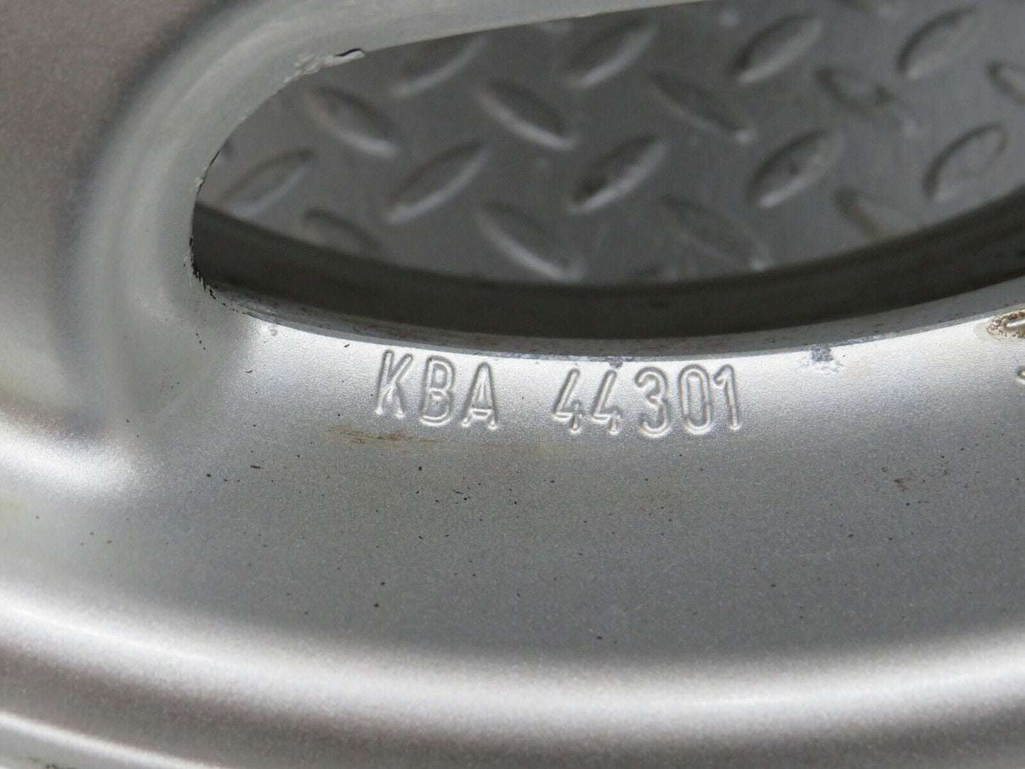 38189 Mercedes-Benz A124 Alloy Wheel 7Jx15H2 ET37 KBA44301