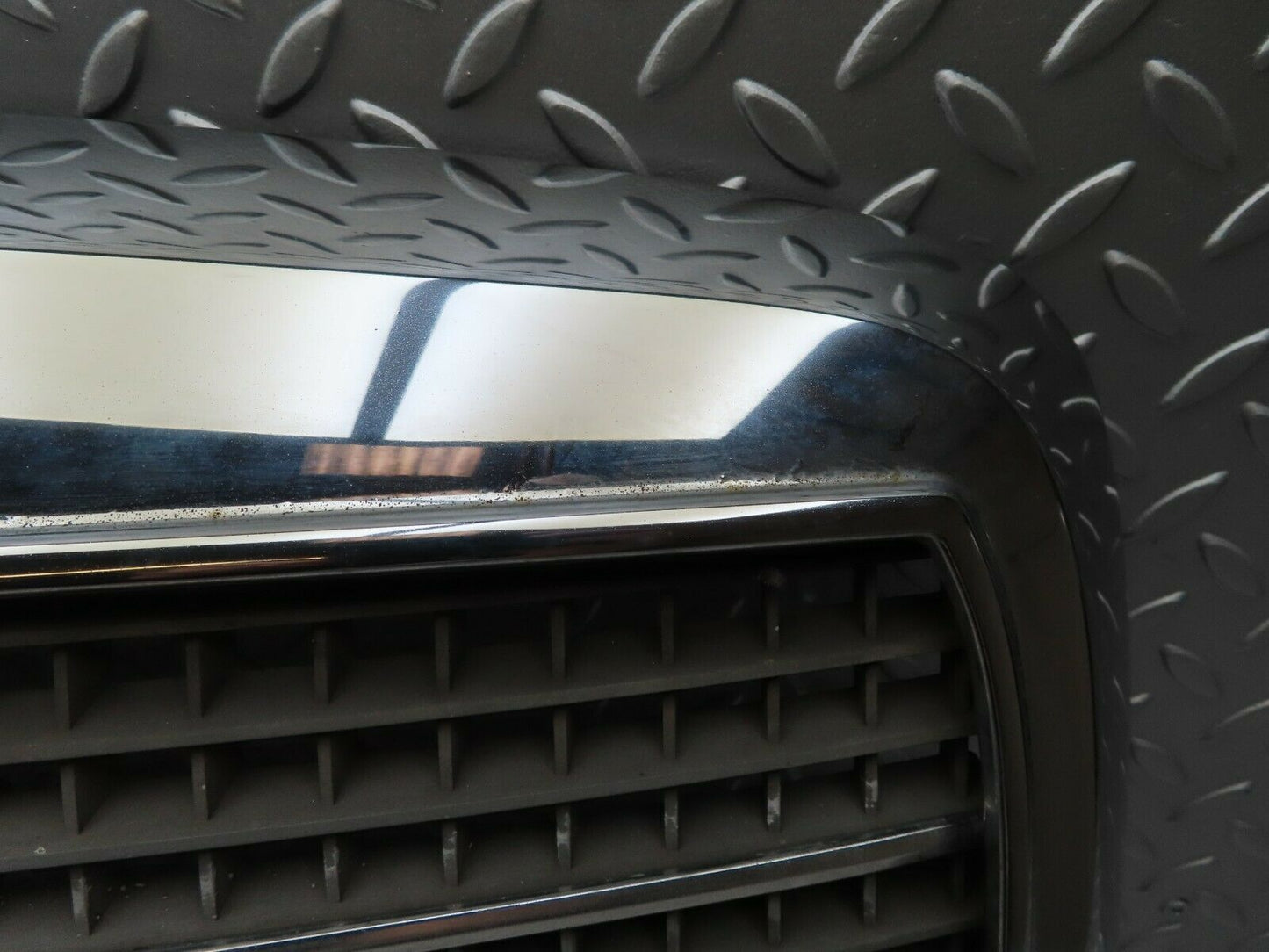 4580 Mercedes-Benz W114 280CE Coupe Bonnet Grill Chrome
