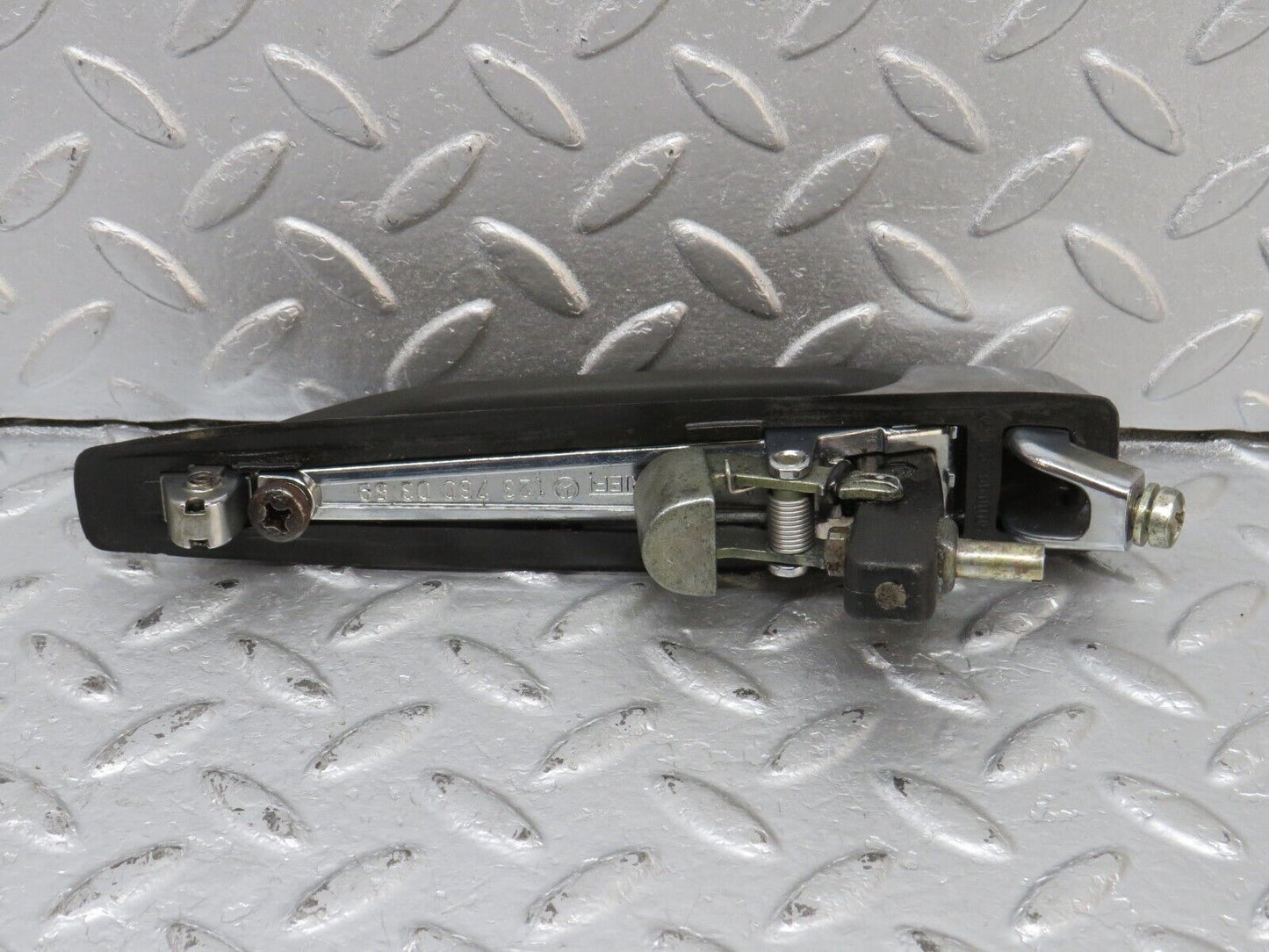 40617 Mercedes-Benz W123 300D Rear Right Exterior Door Handle 1237600359 1237660005