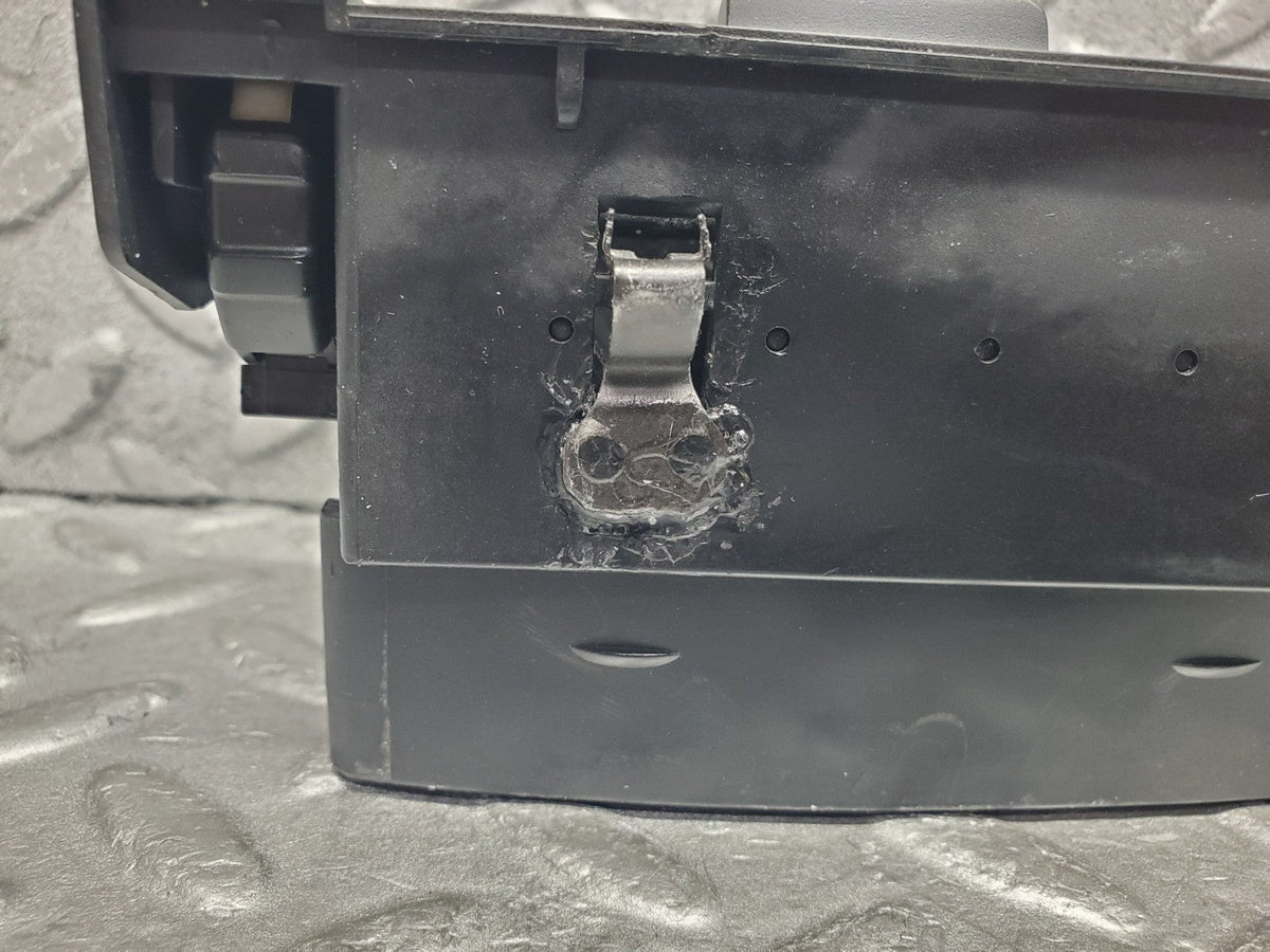 W124 dashboard air vent right used OEM