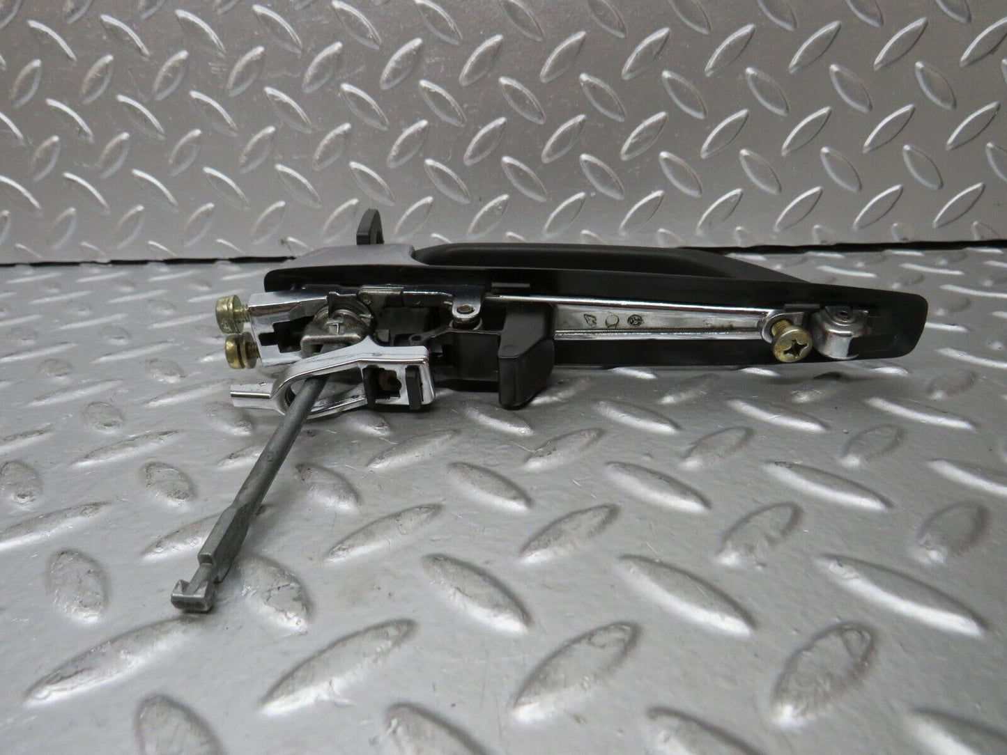 29847 Mercedes-Benz W123 230E Front Left Exterior Door Handle With Key