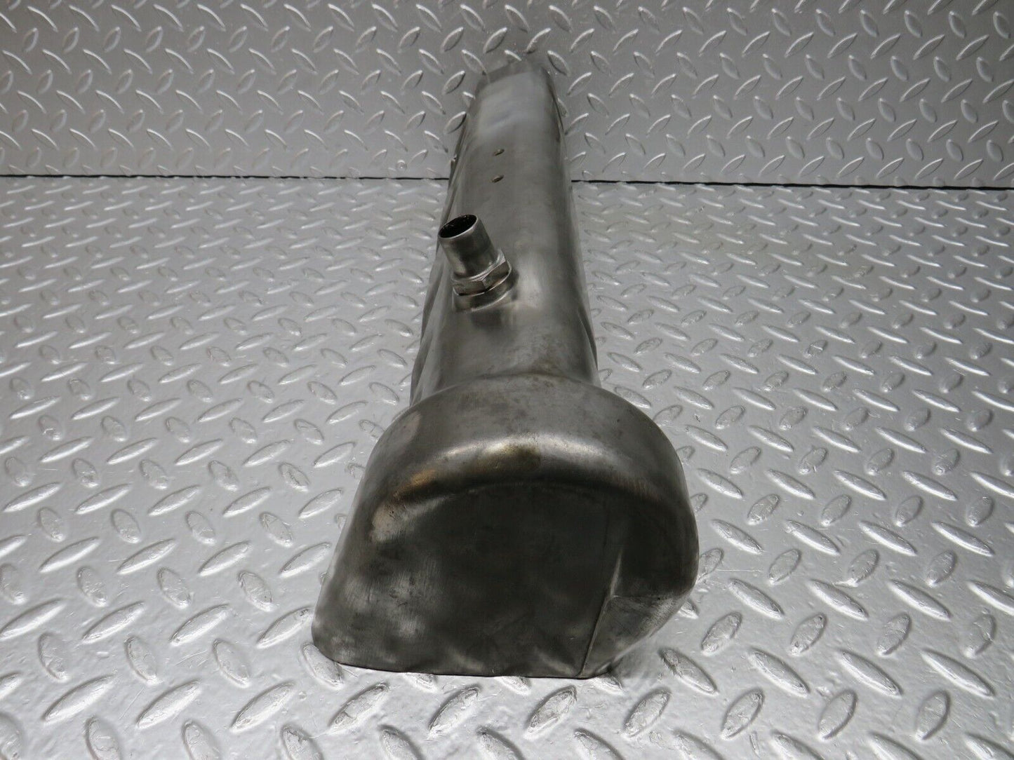 32980 Mercedes-Benz C107 R107 350 V8 Cylinder Head Valve Cover Left 1160161805