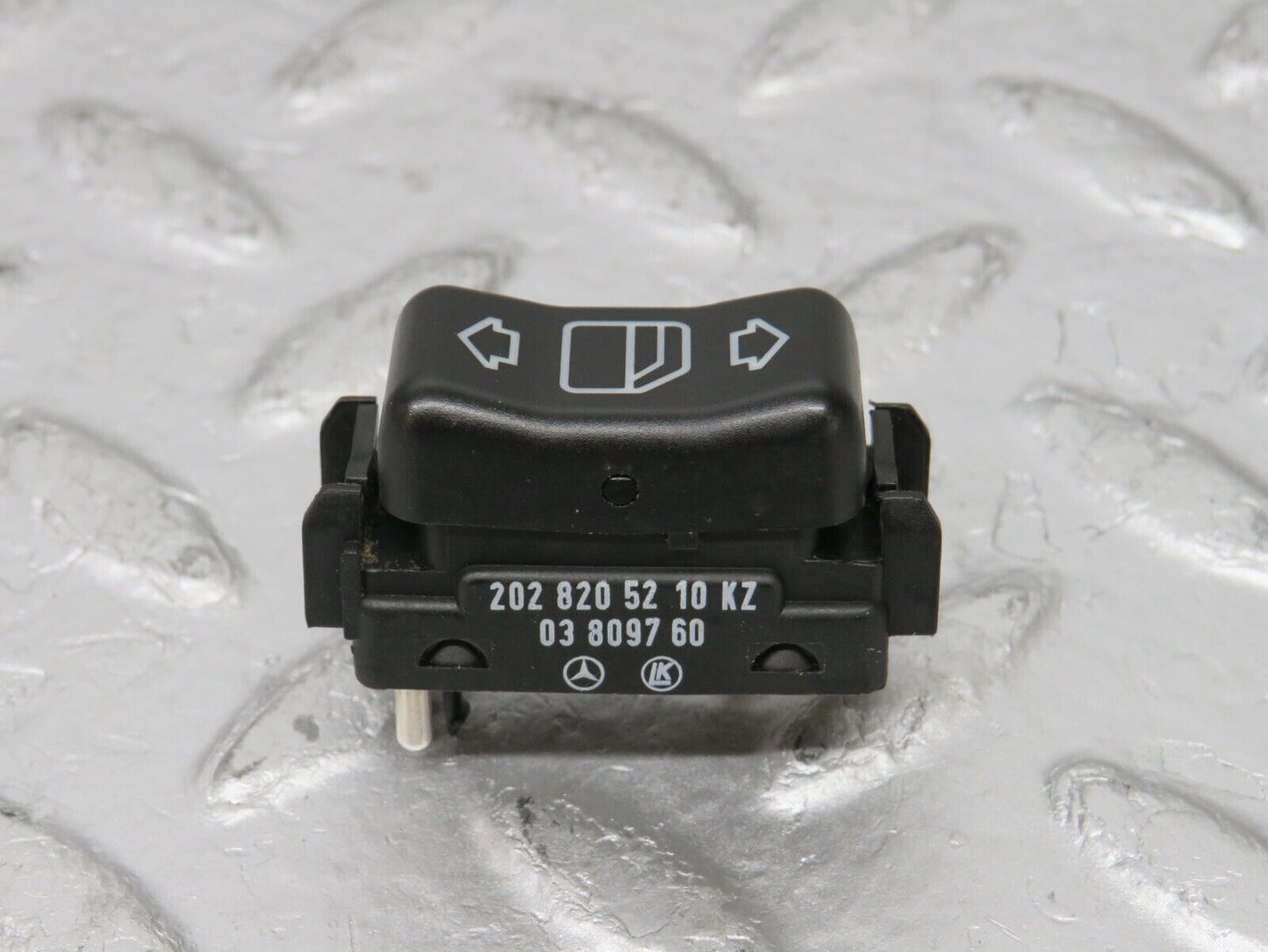 33321 Mercedes-Benz W202 C180 Electric Window Switch Right 2028205210