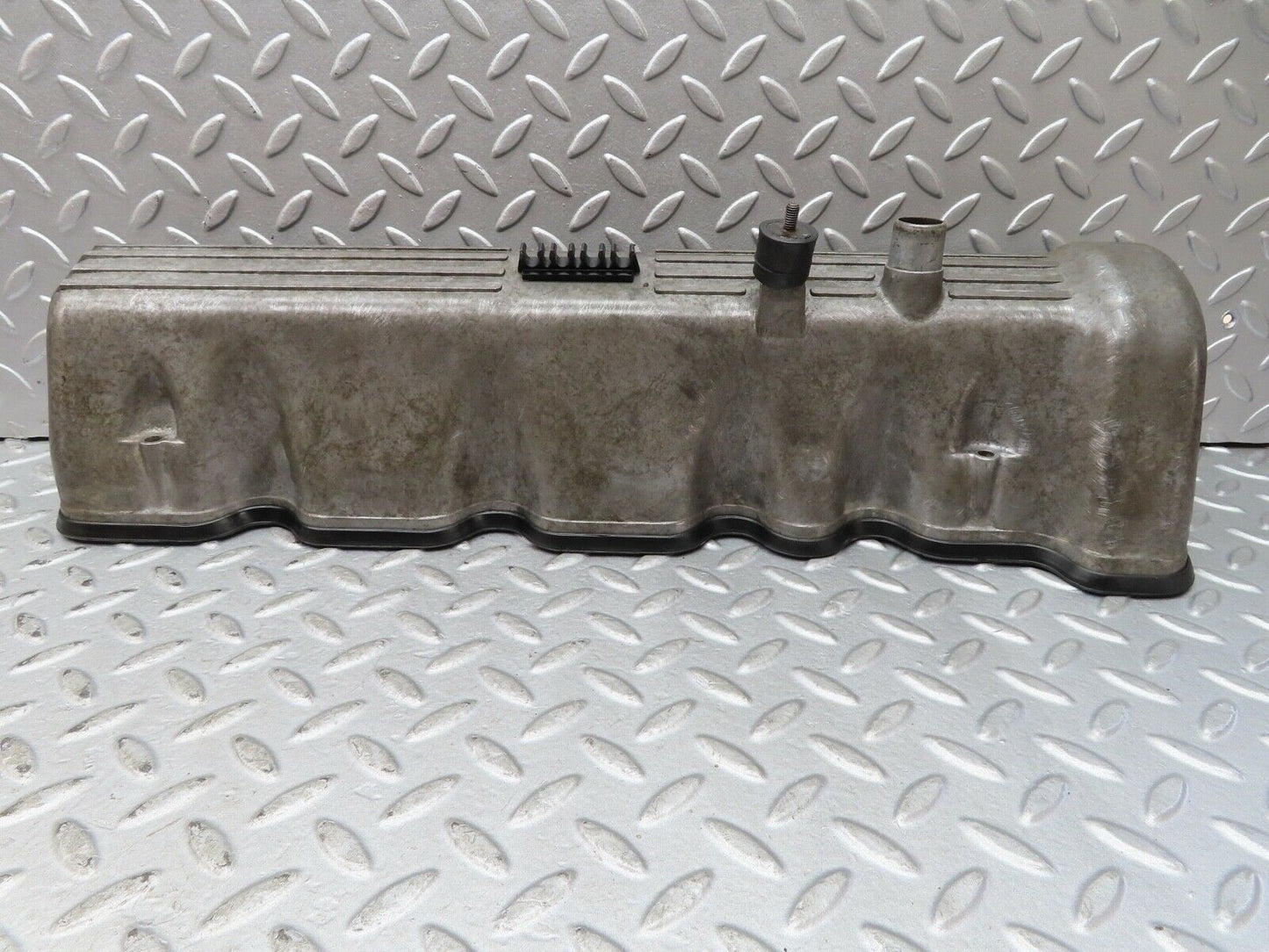 17757 Mercedes-Benz W116 450SEL Cylinder Head Valve Cover Left Side