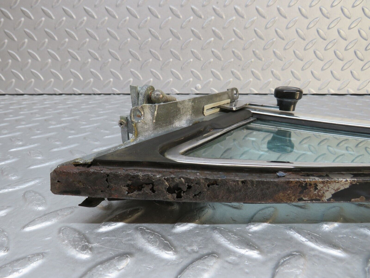 37518 Mercedes-Benz W109 300SEL Front Left Quarter Window Glass