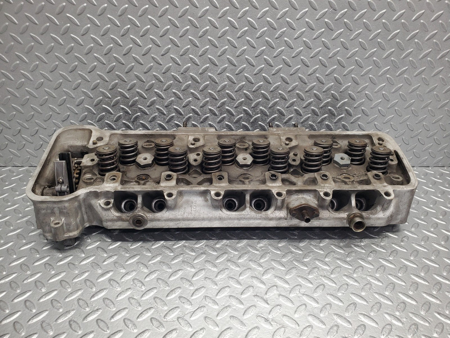 W112 cylinder head used OEM