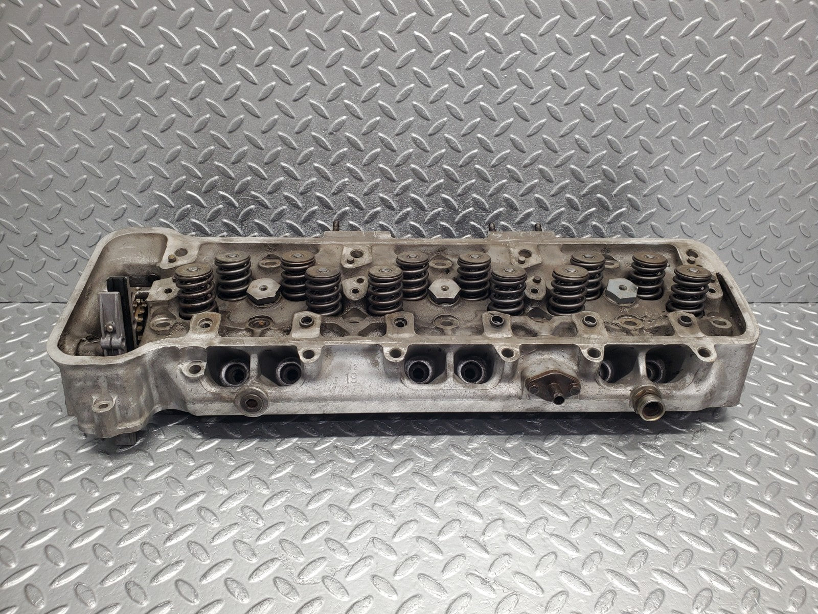 W112 cylinder head used OEM