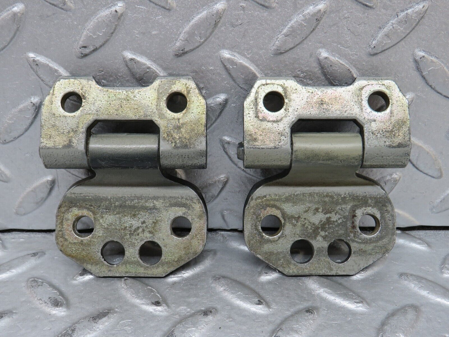 37737 Mercedes-Benz A124 320E Cabriolet Door Hinge Right Side