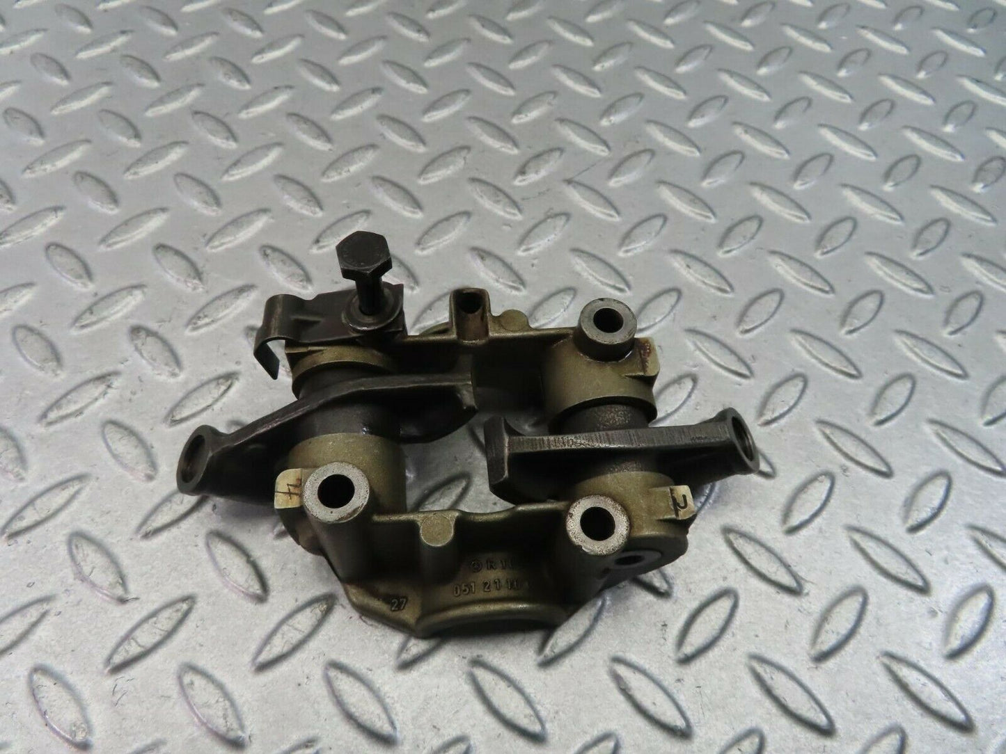 8576 Mercedes-Benz S123 Wagon Rocker Arms Camshaft Bearing Block 1020512110