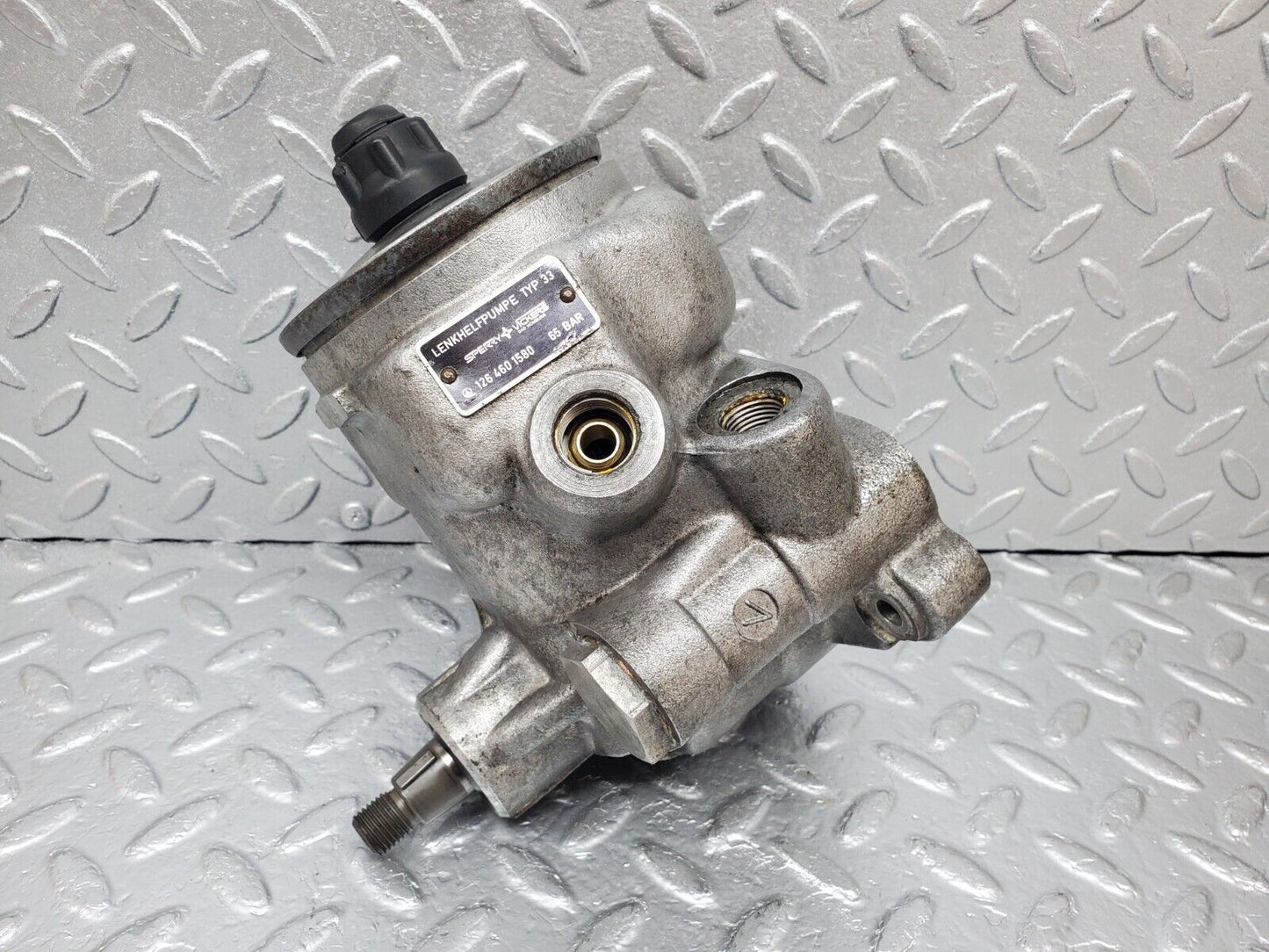 44483 Mercedes-Benz W123 280E Power Steering Pump 1264601580