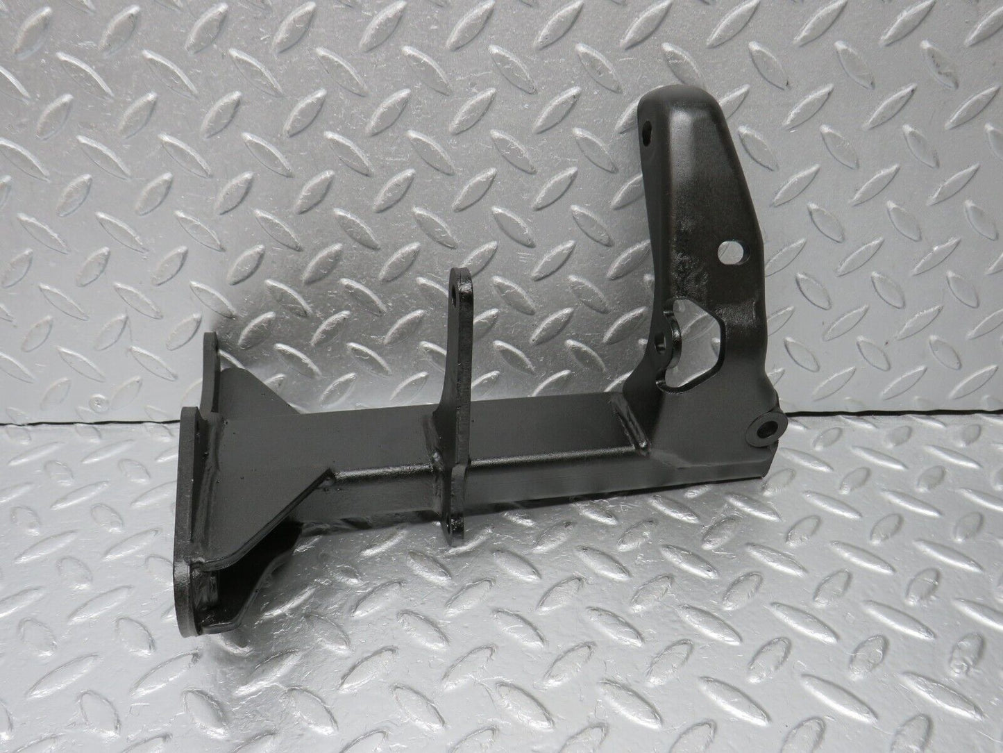 39290 Mercedes-Benz R107 500SL Air Condition Compressor Mount Bracket