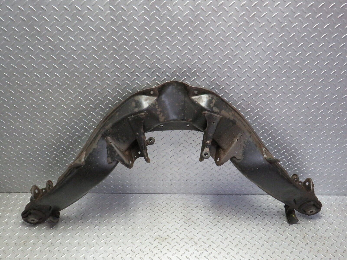 4089 Mercedes-Benz S123 200T Wagon Rear Subframe Axle Carrier Suspension