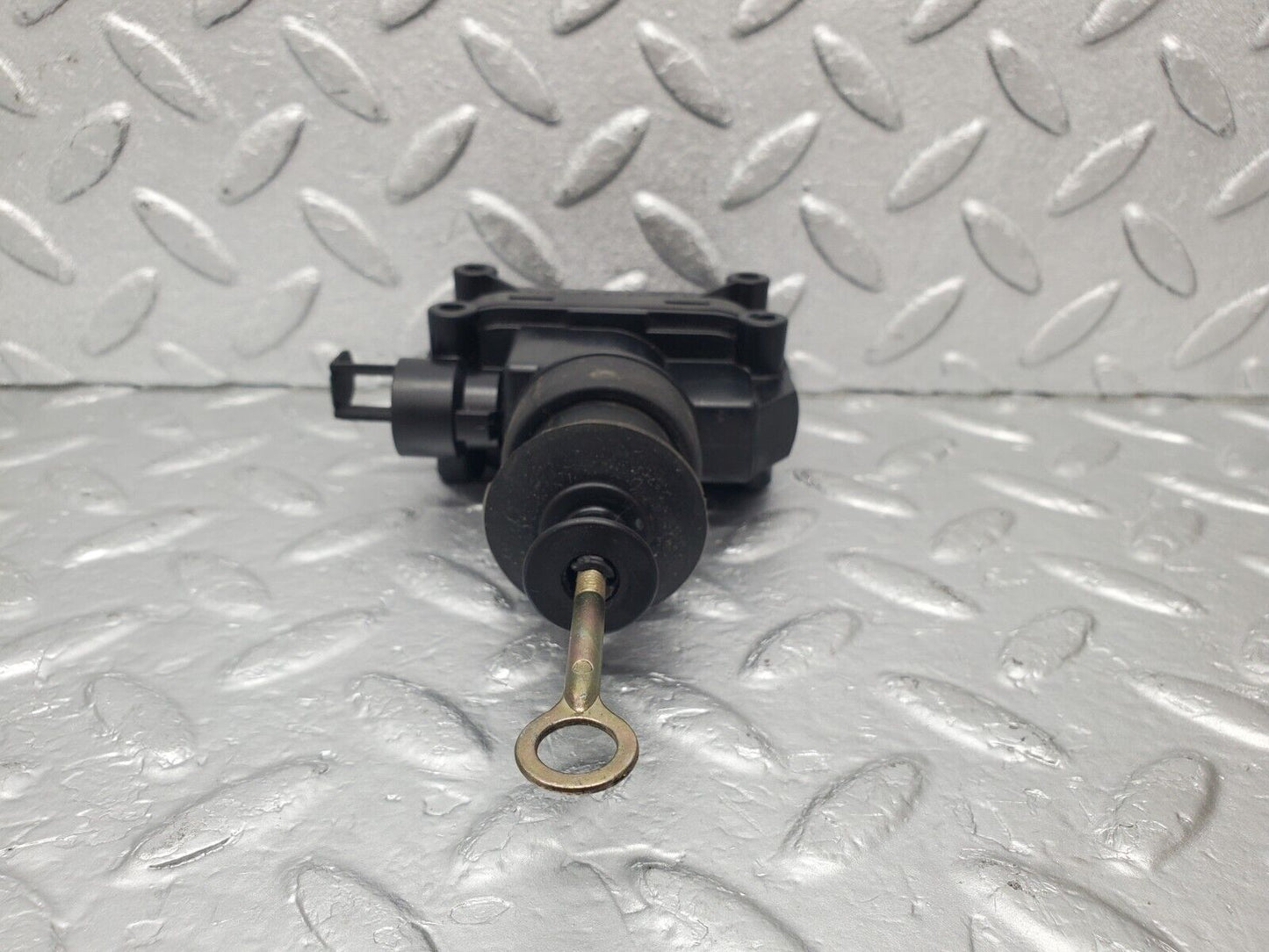 46147 Mercedes-Benz W124 Front Left Door Lock Vacuum Actuator