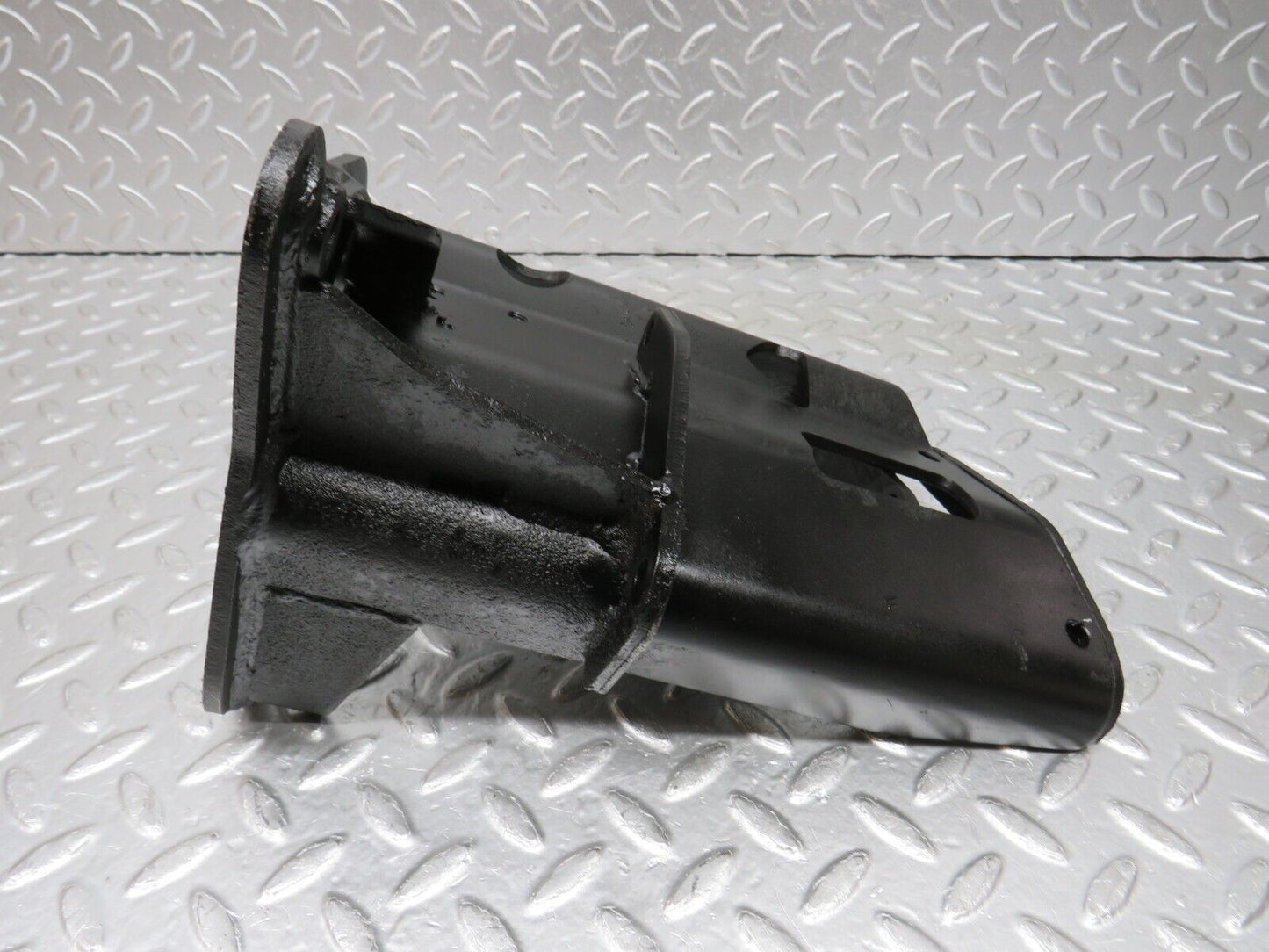 32979 Mercedes-Benz C107 R107 350 V8 Air Condition Compressor Mount Bracket