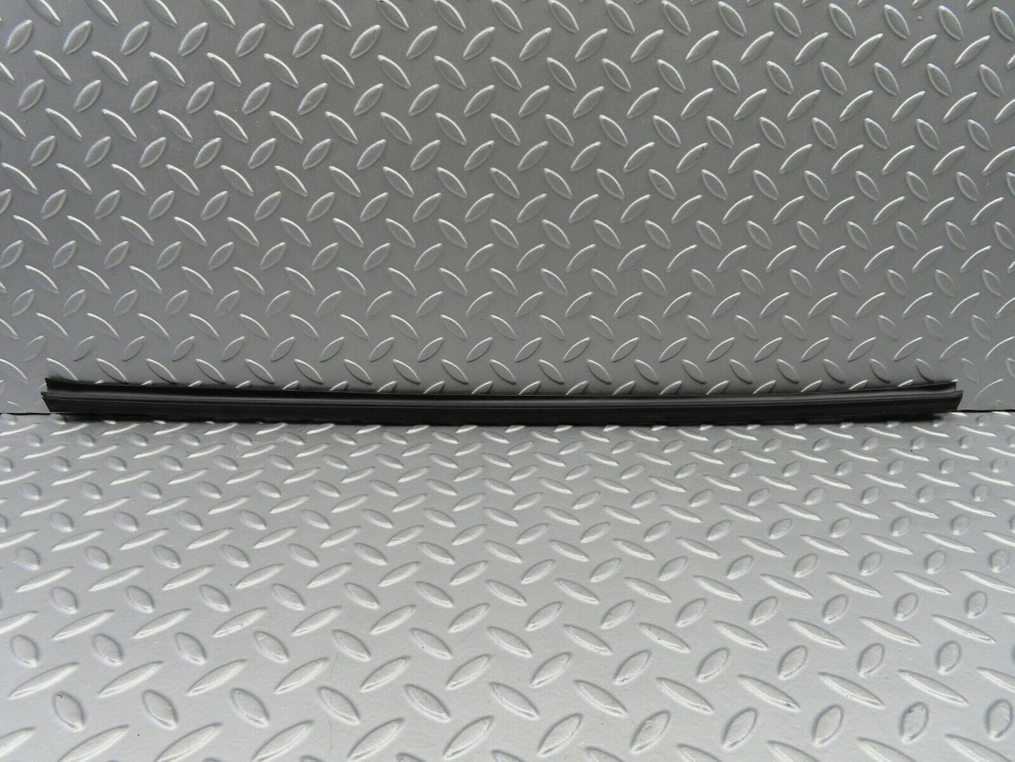 6552 Mercedes-Benz S124 E220 Wagon Window Weatherstrip Seal Front Left