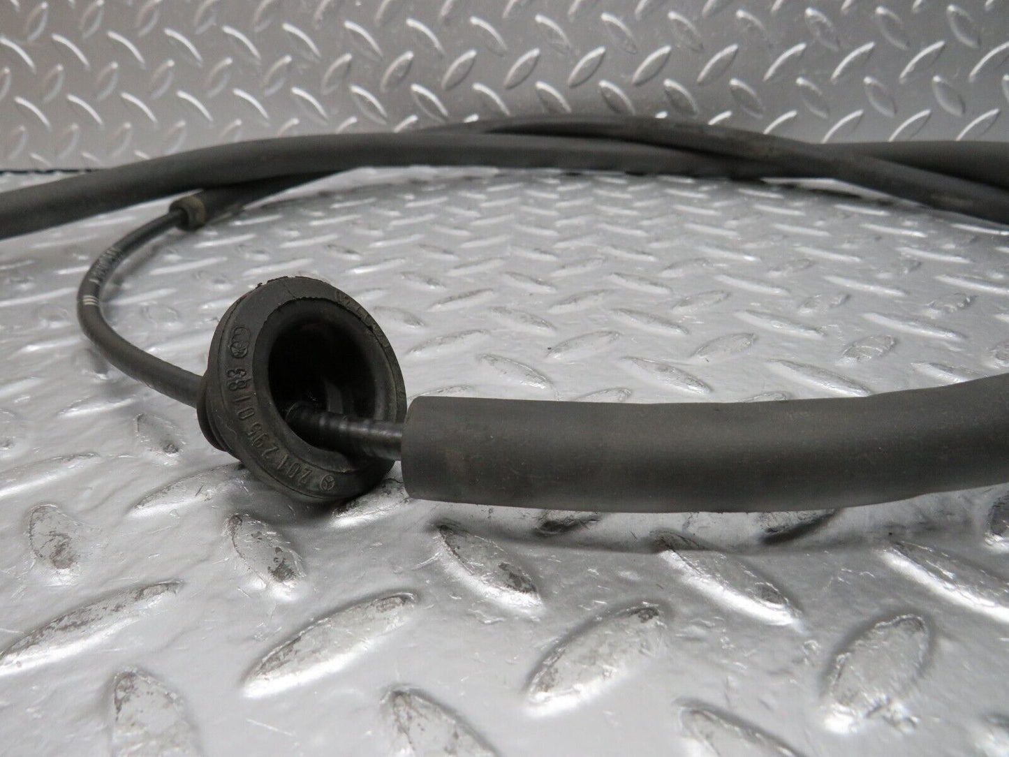 30526 Mercedes-Benz W124 230E Speedometer Cable 1245400568 For Automatic Gearbox
