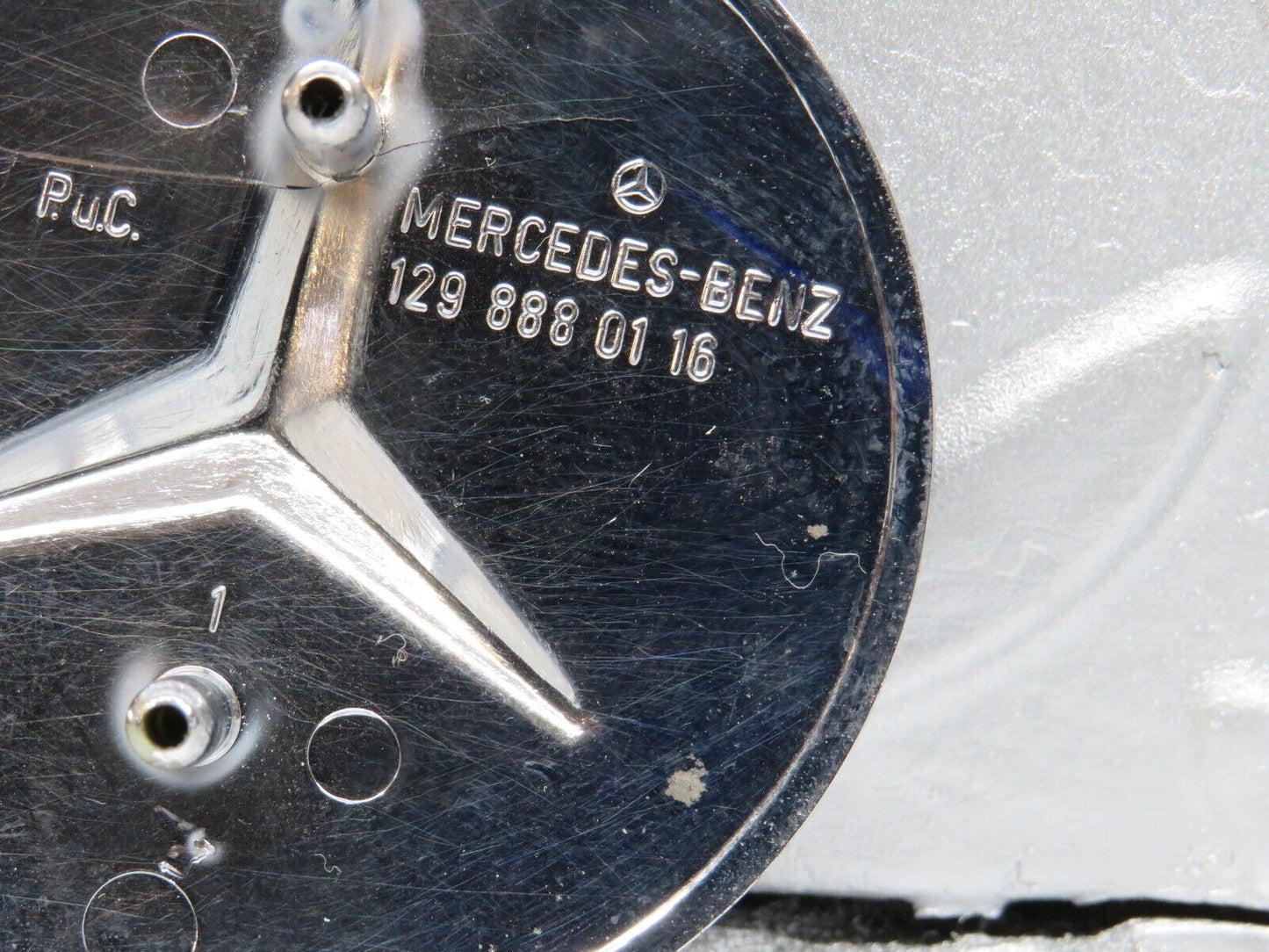 39779 Mercedes-Benz R129 320SL Coupe Bonnet Badge Emblem 1298880116