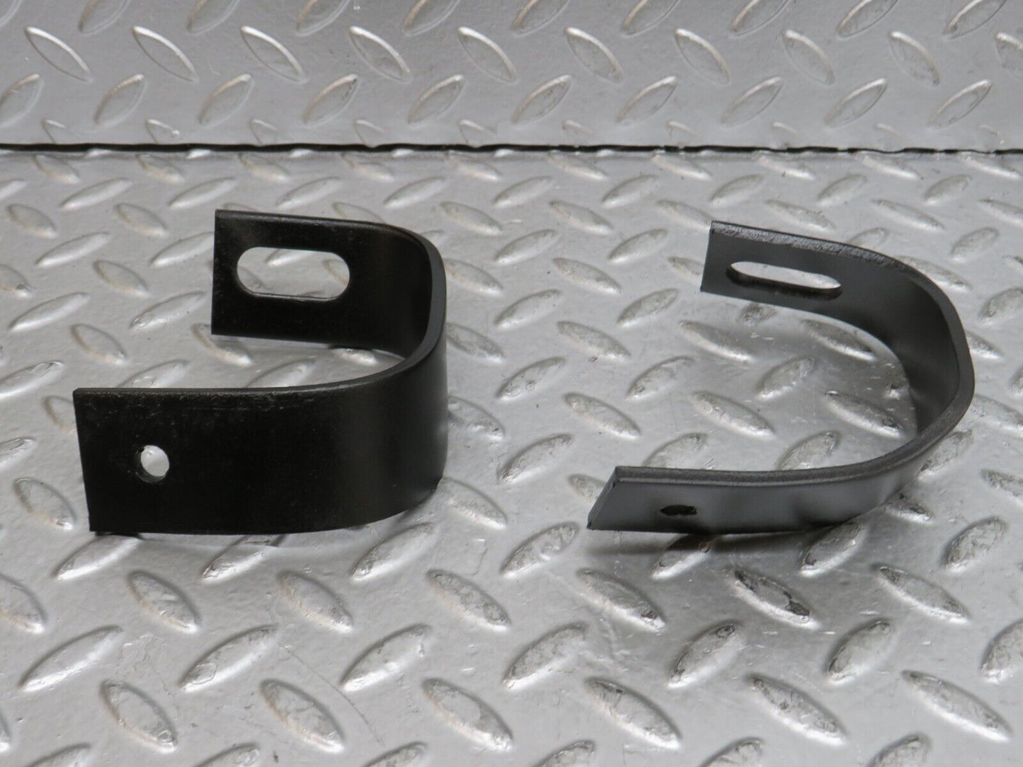 29673 Mercedes-Benz W123 230E Front Bumper Bracket