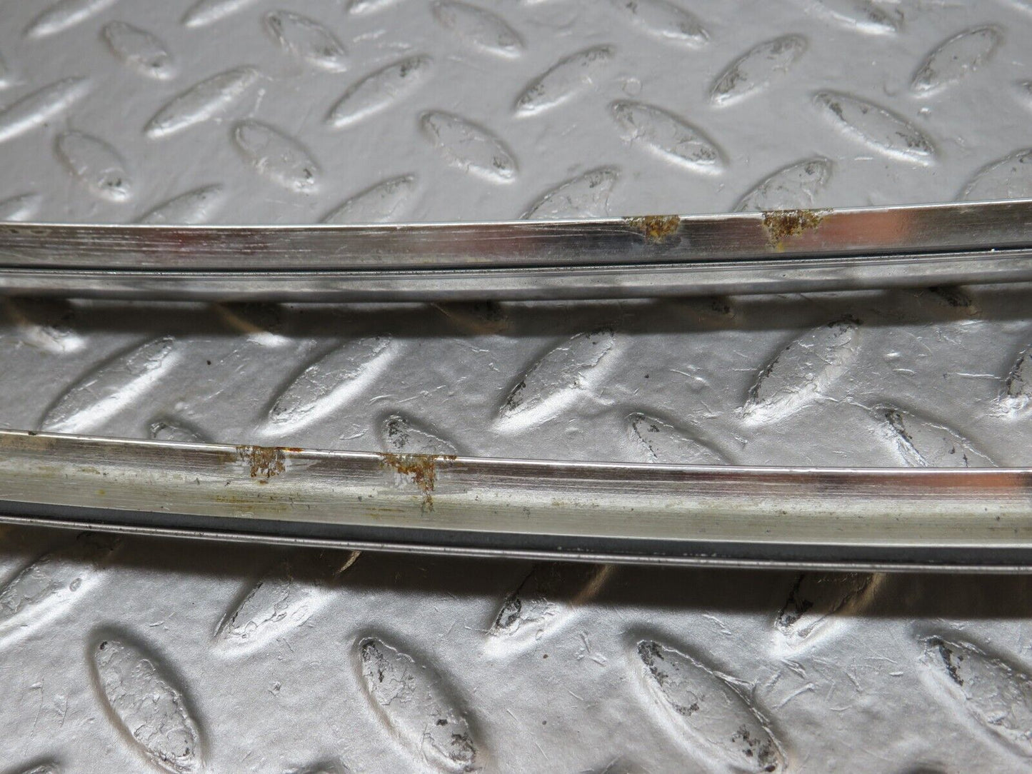 34470 Mercedes-Benz C126 380SEC Coupe Front Windscreen Upper Frame Trim