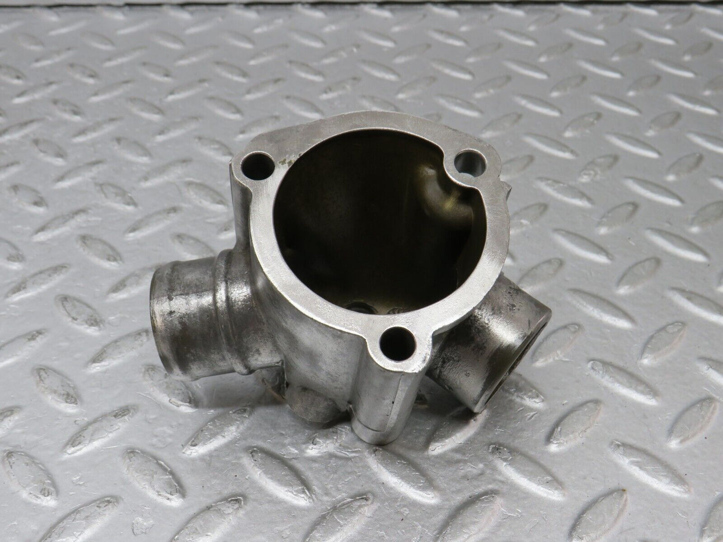 36258 Mercedes-Benz W126 420SE Water Pipe Socket