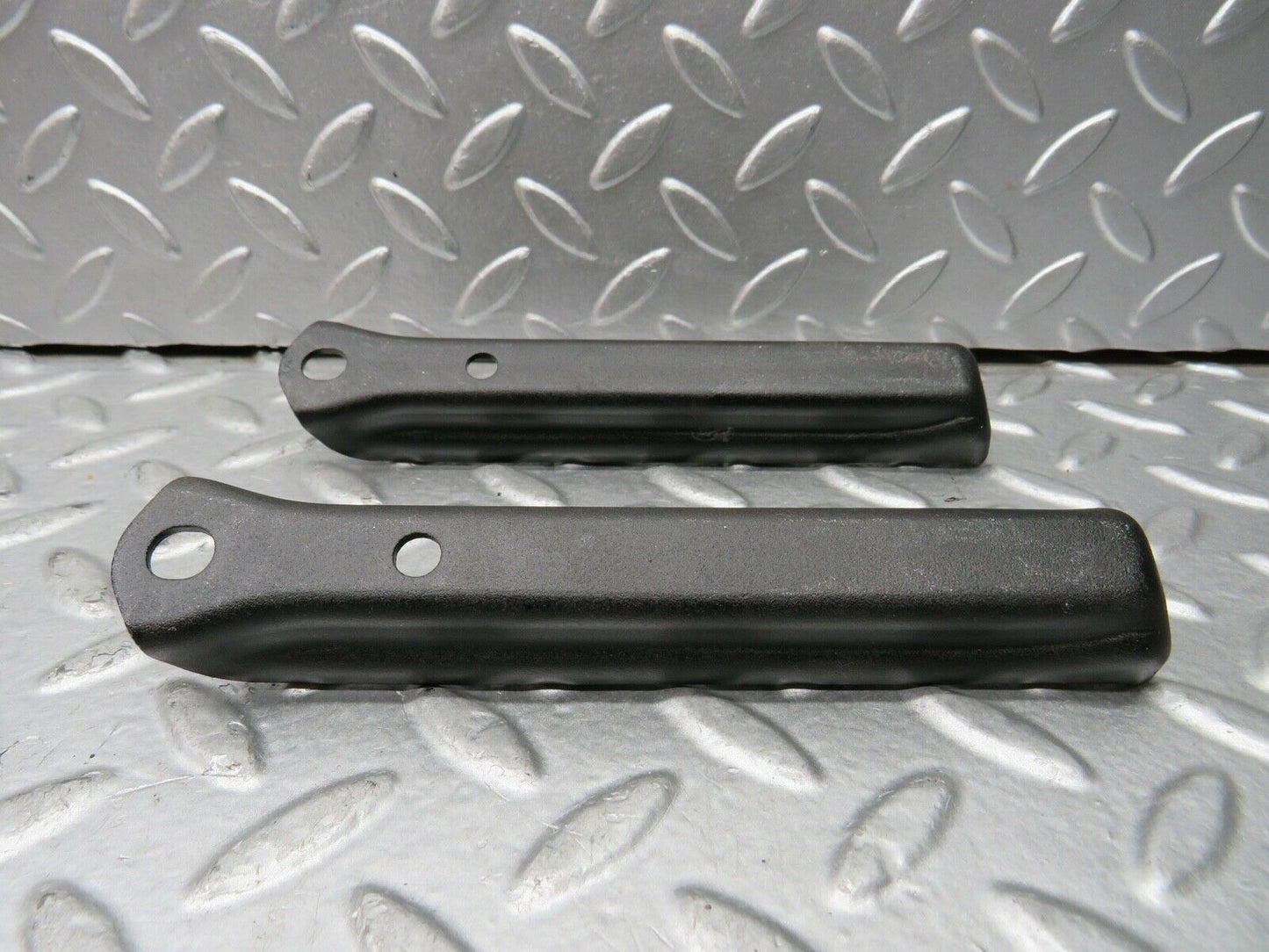 21895 Mercedes-Benz W126 300SE Air Intake Manifold Bracket