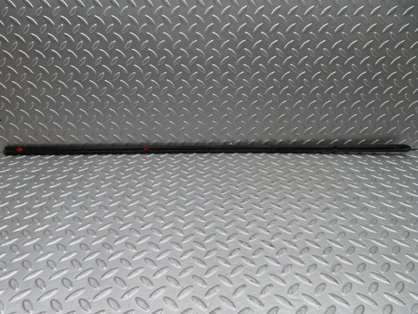 21102 Mercedes-Benz W123 230E Front Left Fender Wing Centre Moulding Trim