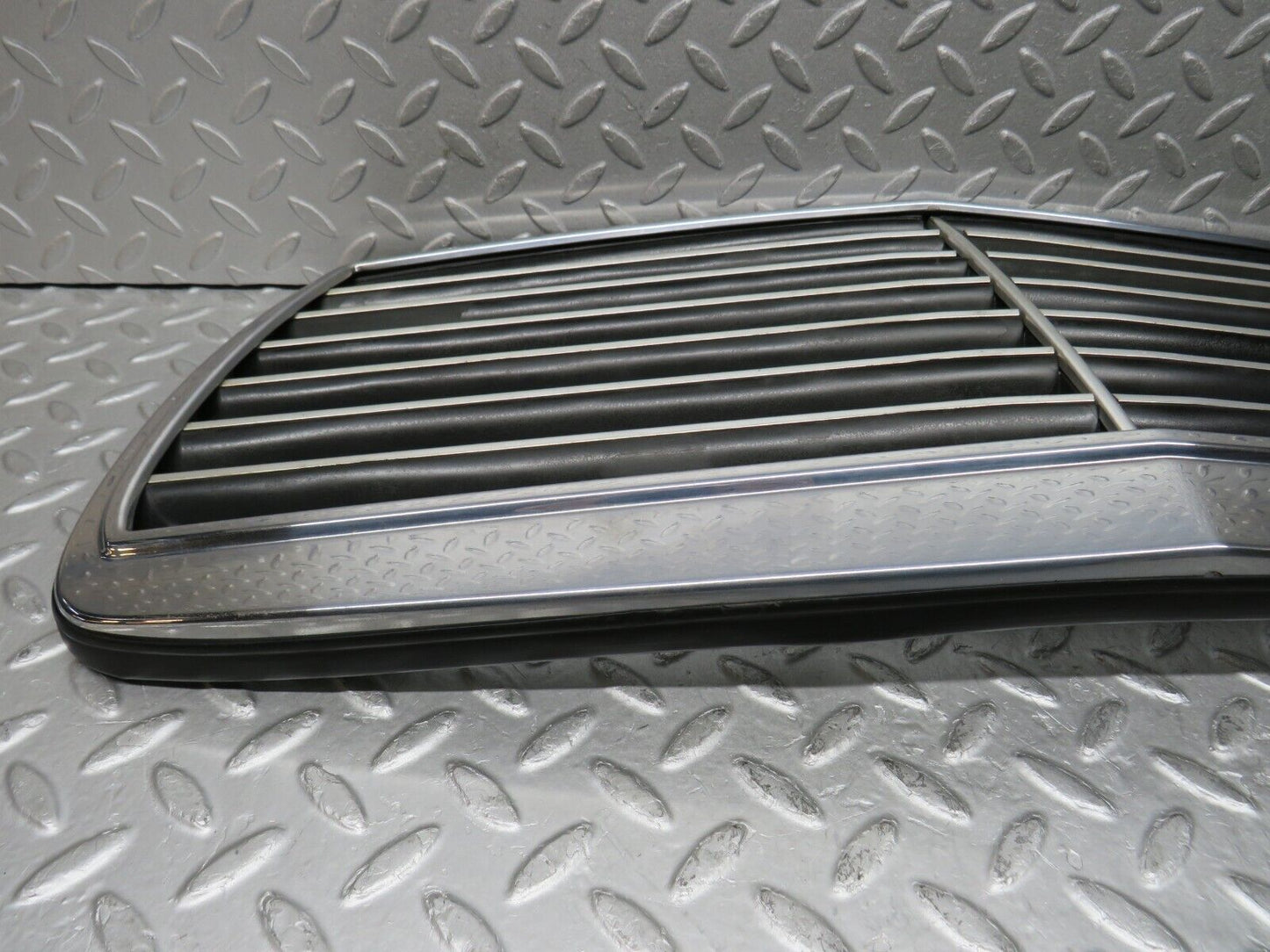 37840 Mercedes-Benz A124 320E Cabriolet Bonnet Grill Chrome 1408880323