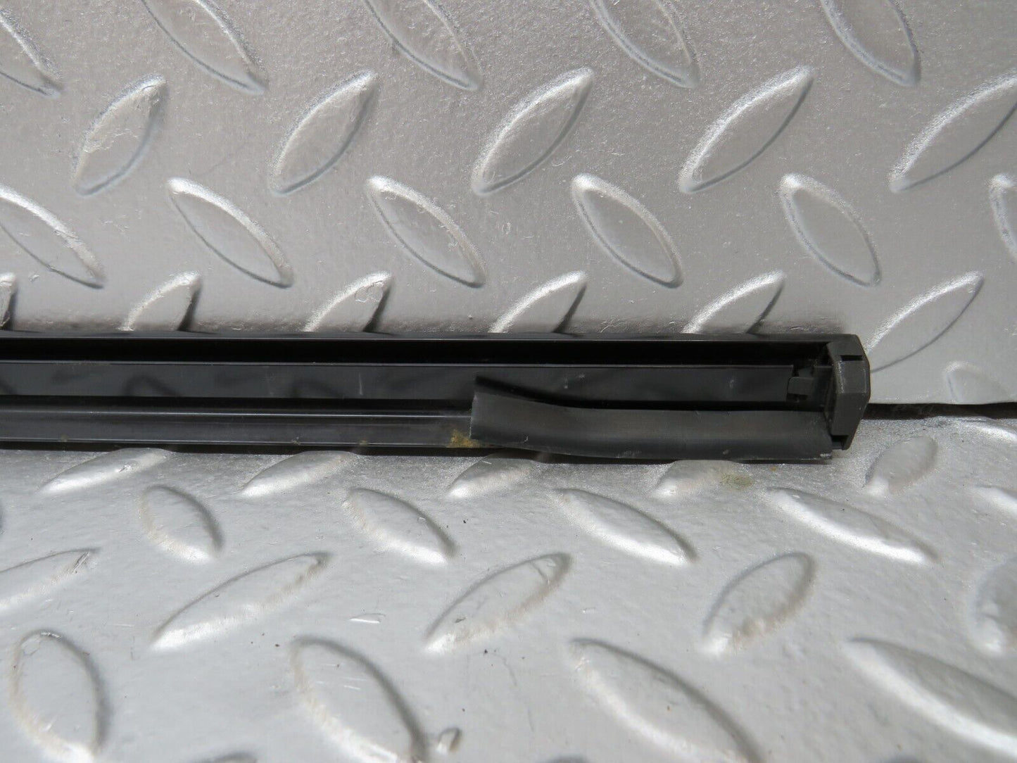 35079 Mercedes-Benz W210 320E Front Right Door Window Exterior Trim