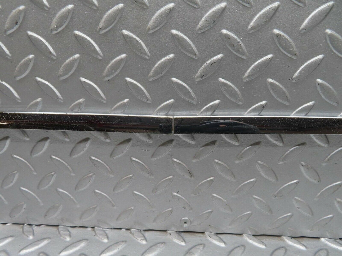 13283 Mercedes-Benz W111 220S Rear Windscreen Top Chrome Strip