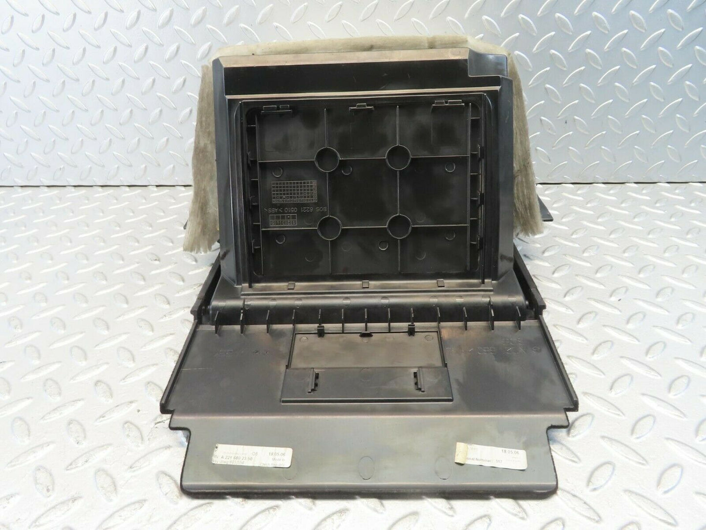 11161 Mercedes-Benz W221 S320 Rear Storage Box Compartment 2216802350