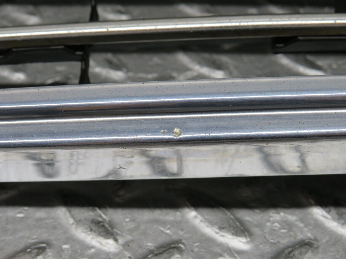 37840 Mercedes-Benz A124 320E Cabriolet Bonnet Grill Chrome 1408880323