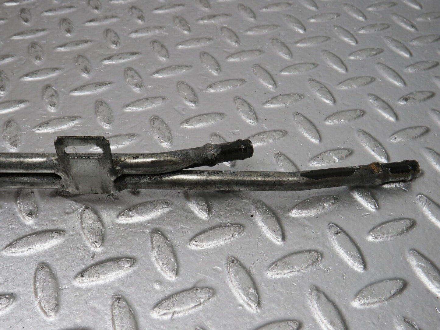 32718 Mercedes-Benz S124 300TE Wagon Oil Cooling Pipe