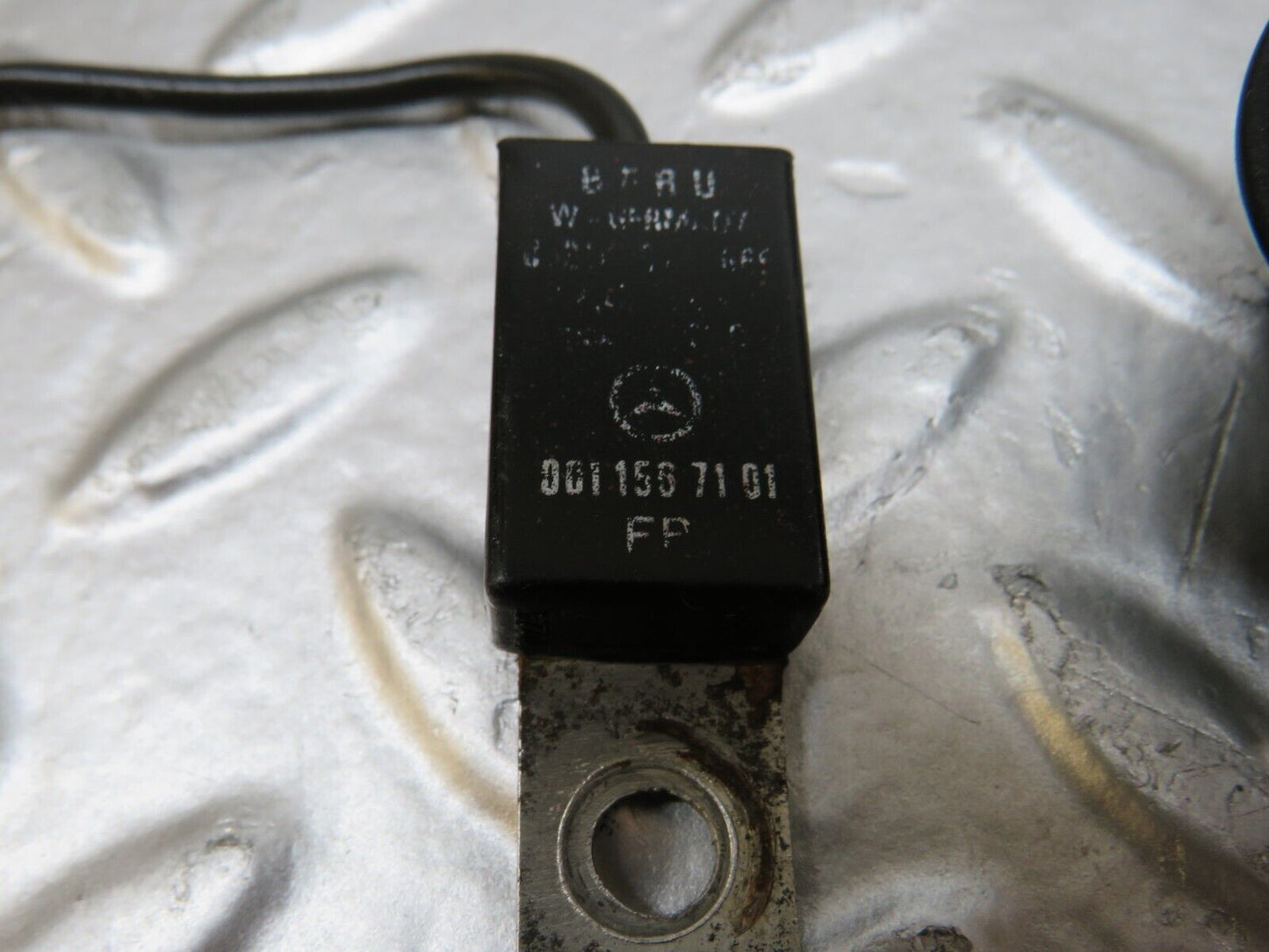 25417 Mercedes-Benz W123 200 Ignition Wire 0011567101