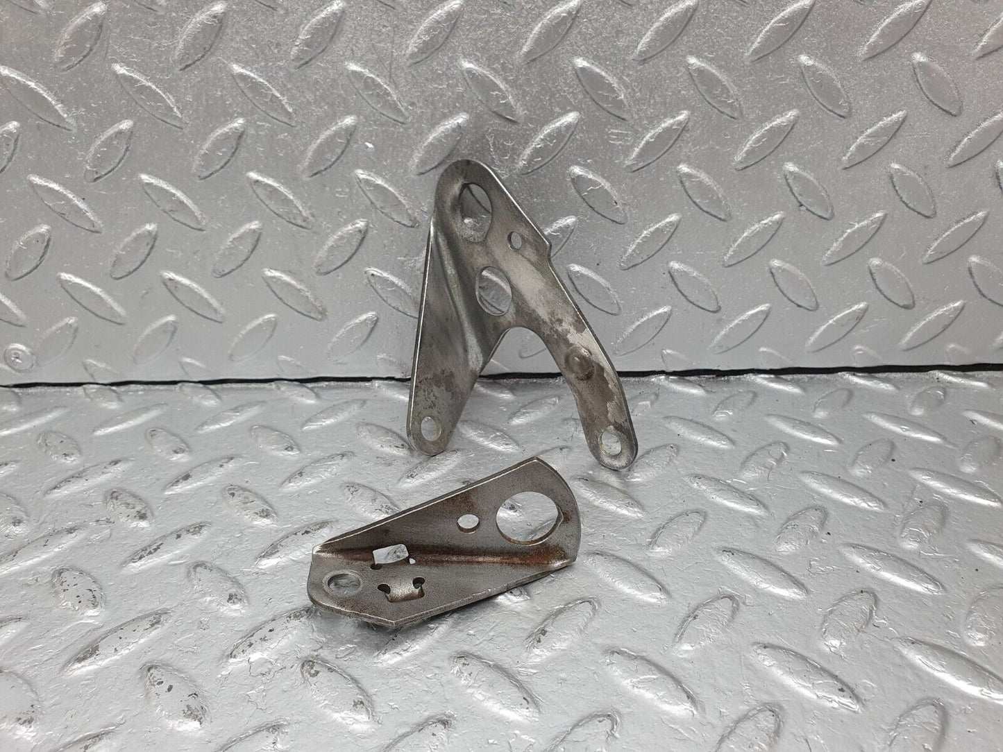 41617 Mercedes-Benz W124 200E Engine Lifting Eyes Hooks
