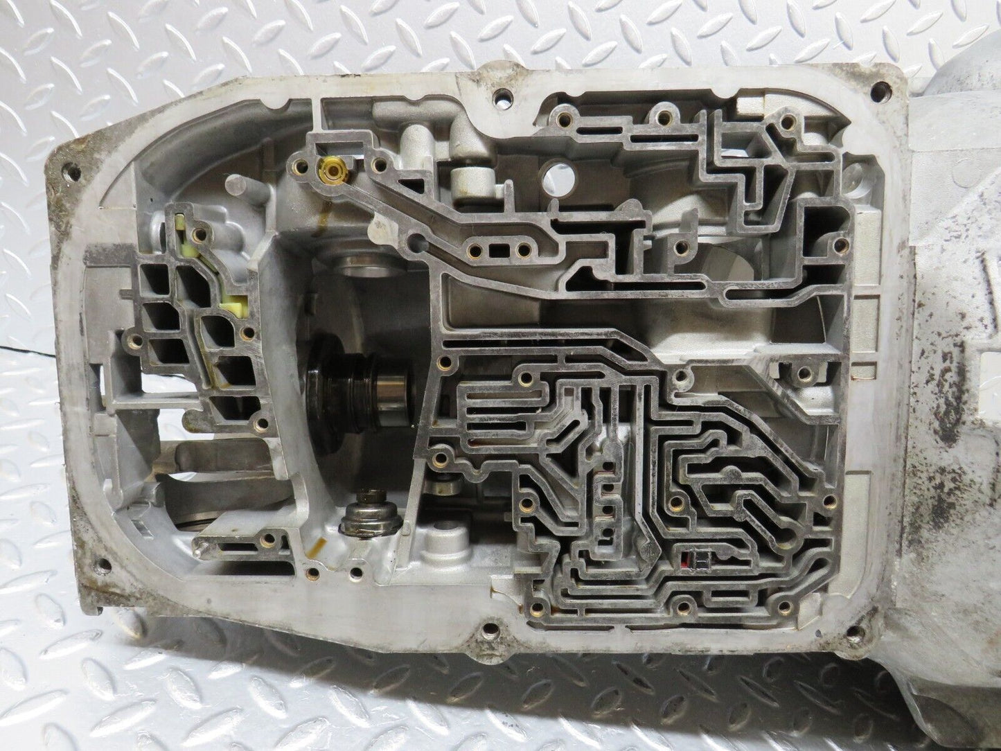 34581 Mercedes-Benz C126 380SEC Automatic Gearbox Housing 1262711701 126270360
