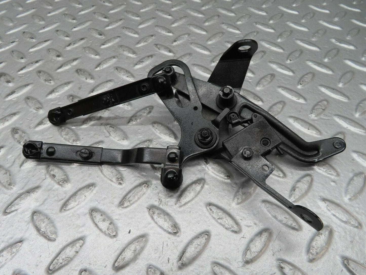 15253 Mercedes-Benz W123 230E Throttle Linkage