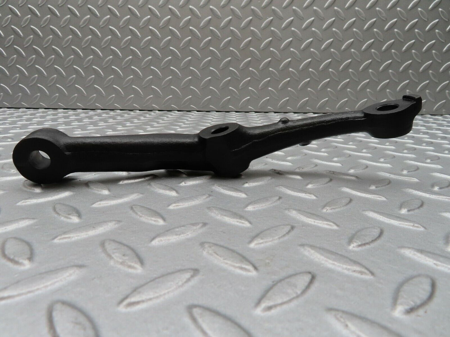 3928 Mercedes-Benz S123 200T Wagon Steering Arm Right