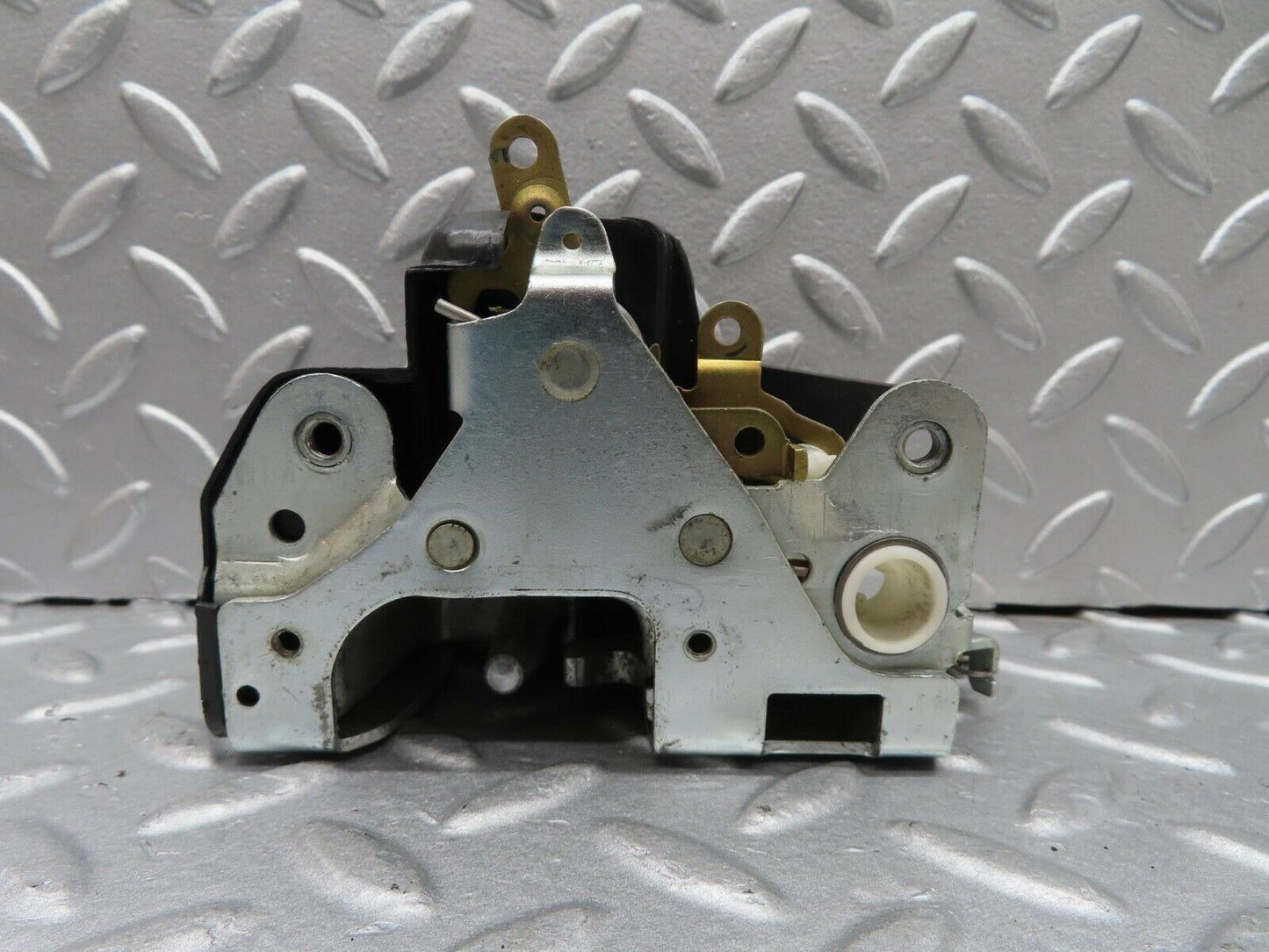 16052 Mercedes-Benz W123 280E Front Left Door Lock Mechanism 1237230108