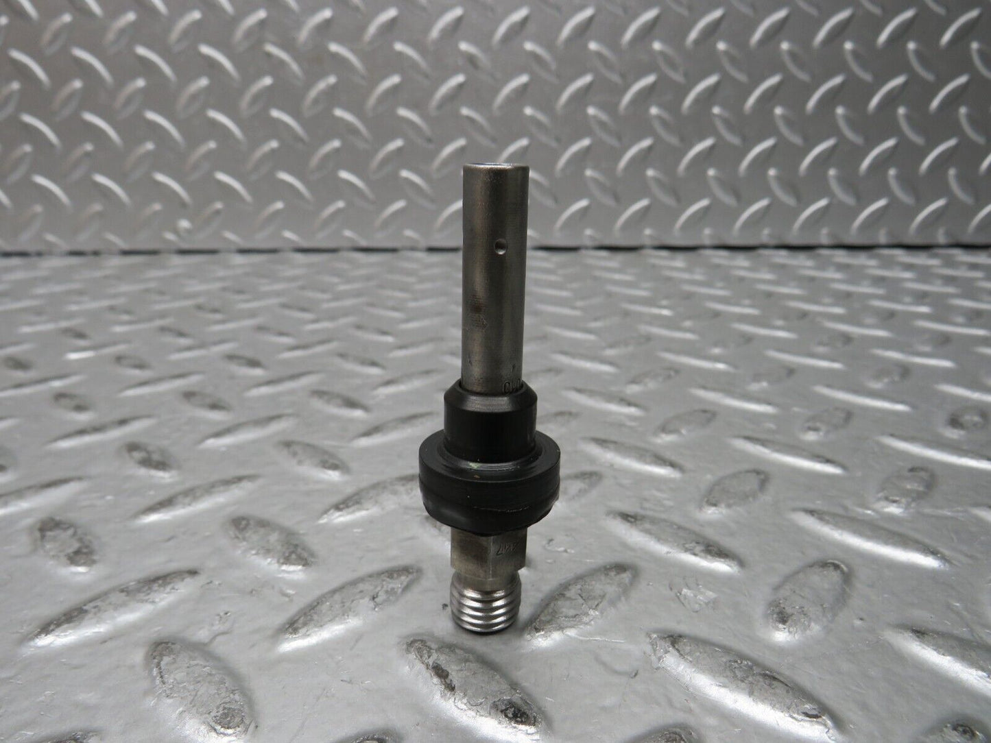28661 Mercedes-Benz W123 230E Fuel Injector Bosch 0437502010