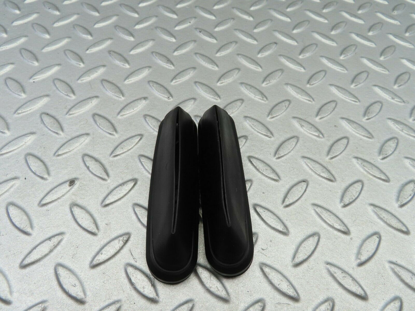 6215 Mercedes-Benz W126 380SE Dashboard Centre Air Vent Rubber Pair 1269970181