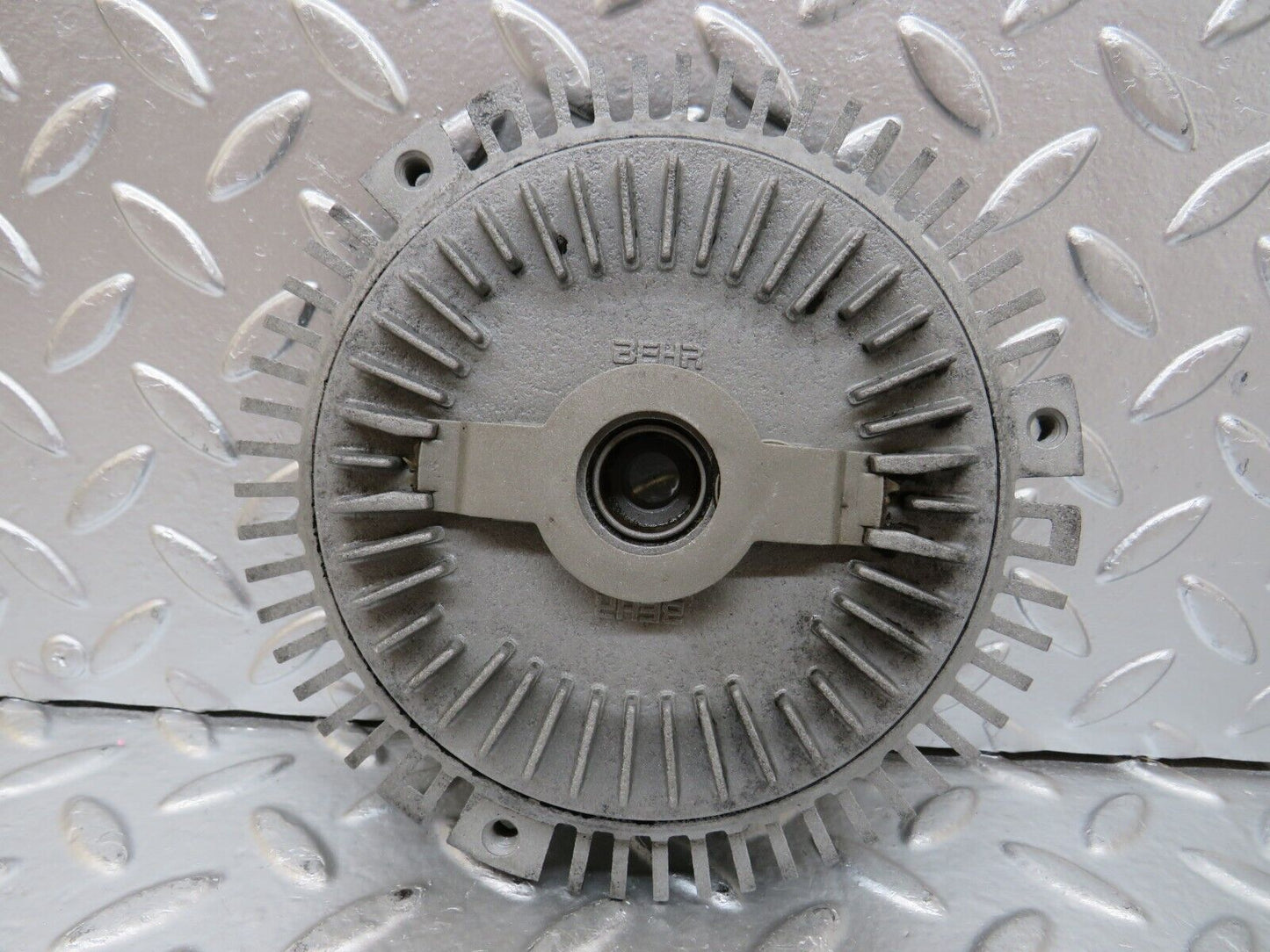 25366 Mercedes-Benz W201 190D Engine Cooling Fan Clutch Behr 65.306.13