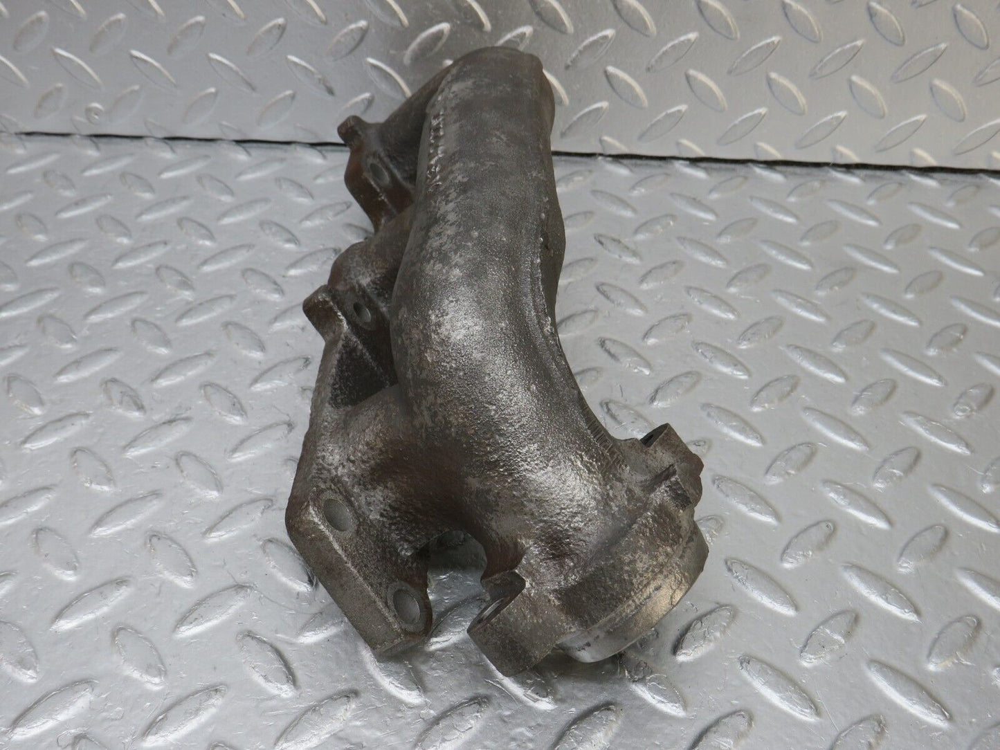 34688 Mercedes-Benz W124 260E Exhaust Manifold 4-6 Cylinder 1031422202