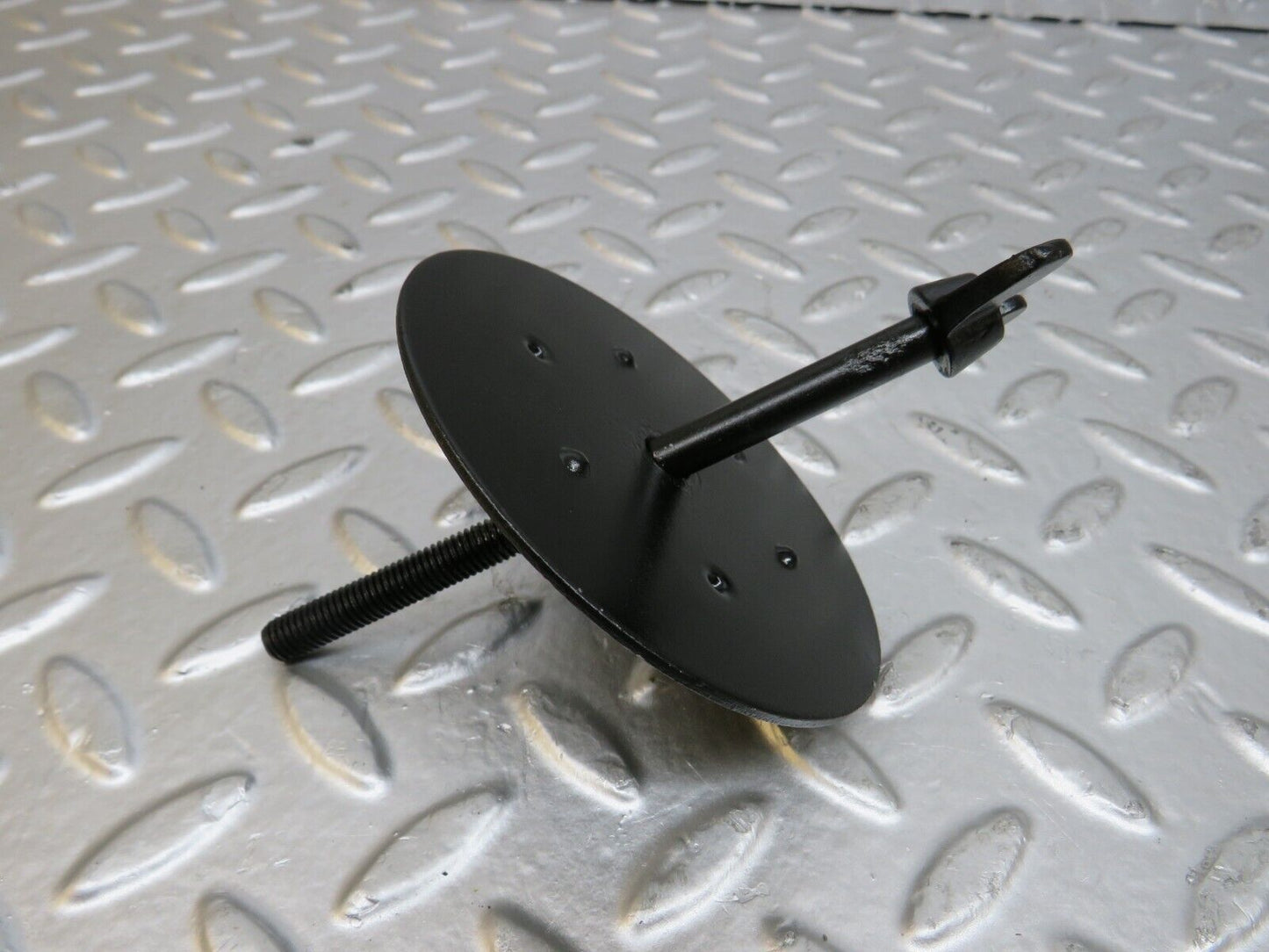25429 Mercedes-Benz W123 200 Spare Wheel Holder