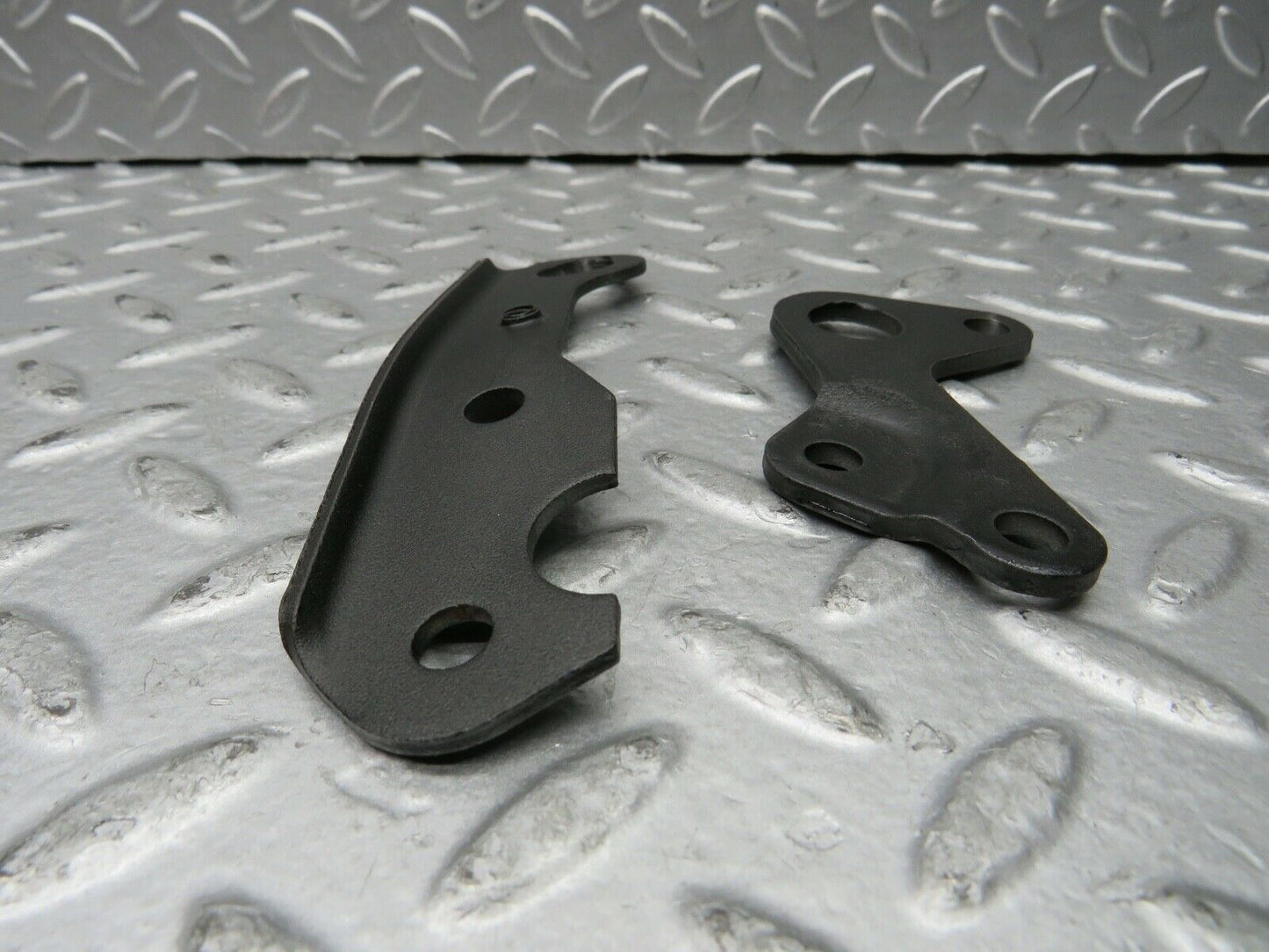 21896 Mercedes-Benz W126 300SE Engine Lifting Eyes Hooks