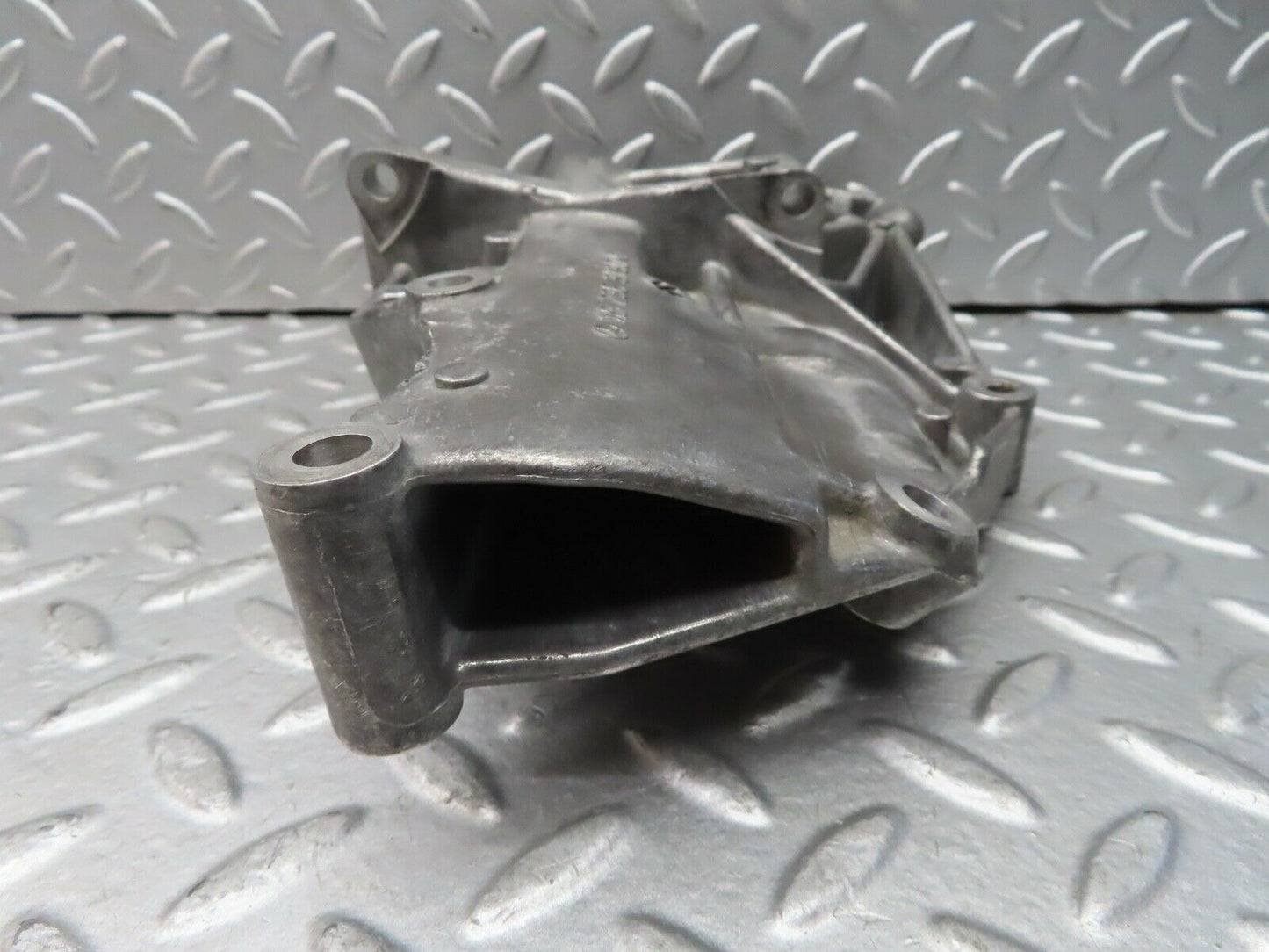19555 Mercedes-Benz C140 CL420 Coupe AC Compressor Mount Bracket 1192363130