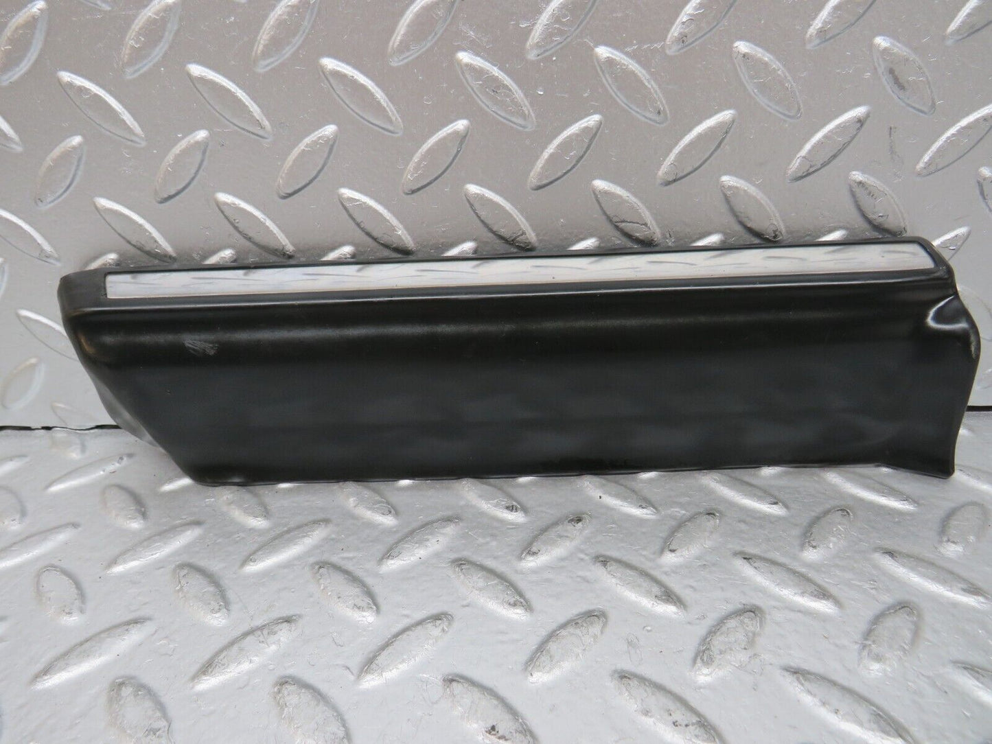 26787 Mercedes-Benz W123 240D Front Left Fender Wing Lower Moulding Trim